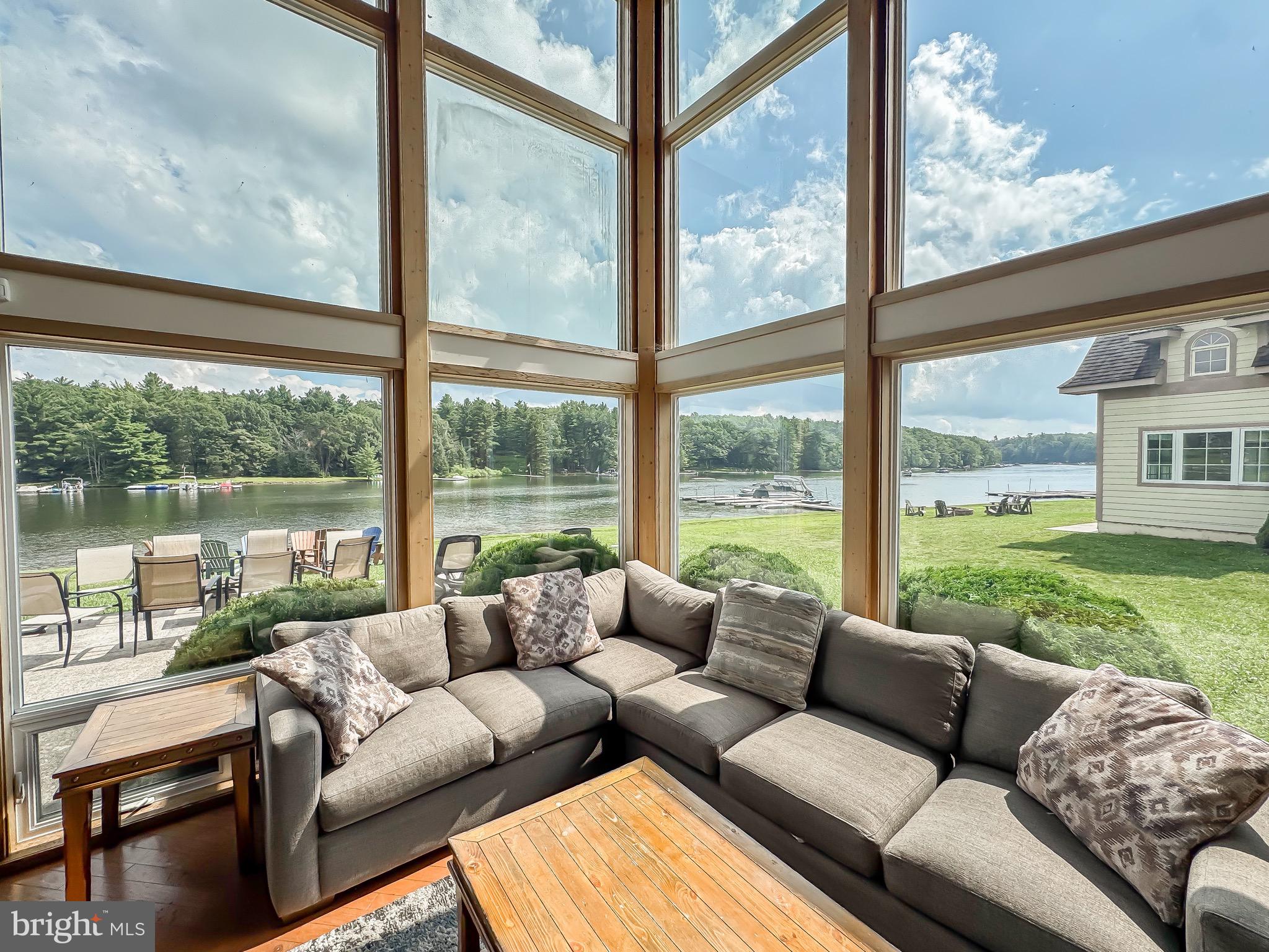 21 LAKEFRONT LINKS DRIVE