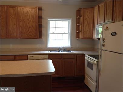 CHELSEA ESTATES - Residential Lease