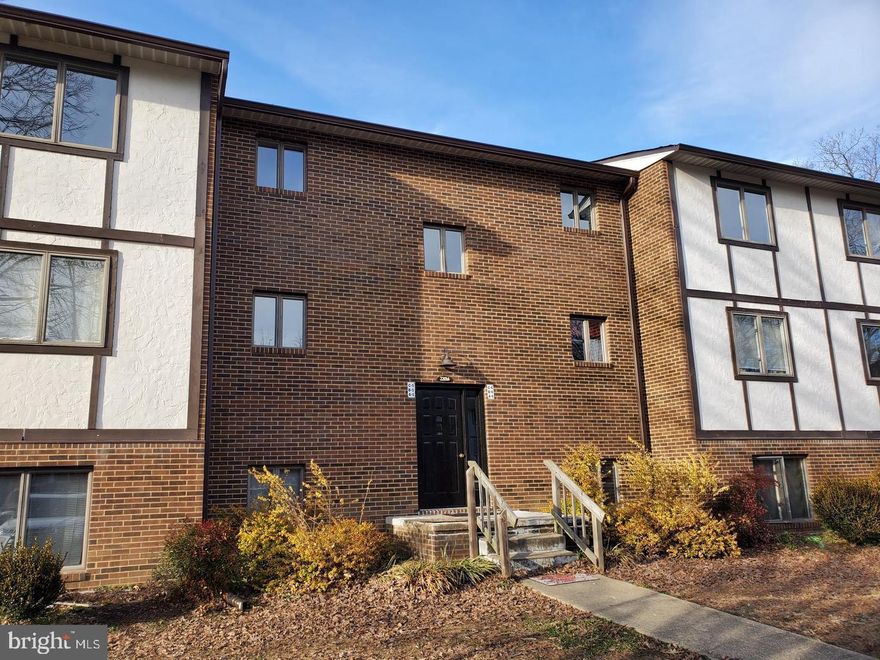 TO APPLY https://apply.link/cDcYDdI
Pets Case by Case, Good Credit preferred, Income should be 3x monthly rent or higher.

Introducing a charming two-bedroom condo located in the heart of Lexington Park, MD - your new home awaits! Nearby you'll find top-rated eateries, various department stores for all your shopping needs, and quality healthcare at MedStar Shah Medical Group within a 5-minute drive. Plus, nearby educational facilities are just 10 minutes away.

Key Property Features of this space include 893 Sq. Ft area with comfortable central heating and cooling. The unit also offers an outdoor space with a balcony.

This home comes with a dedicated parking spot and the rent covers water, trash, and yard maintenance expenses. The unit includes a convenient laundry hook-up.

Don't hesitate, make this home yours today!