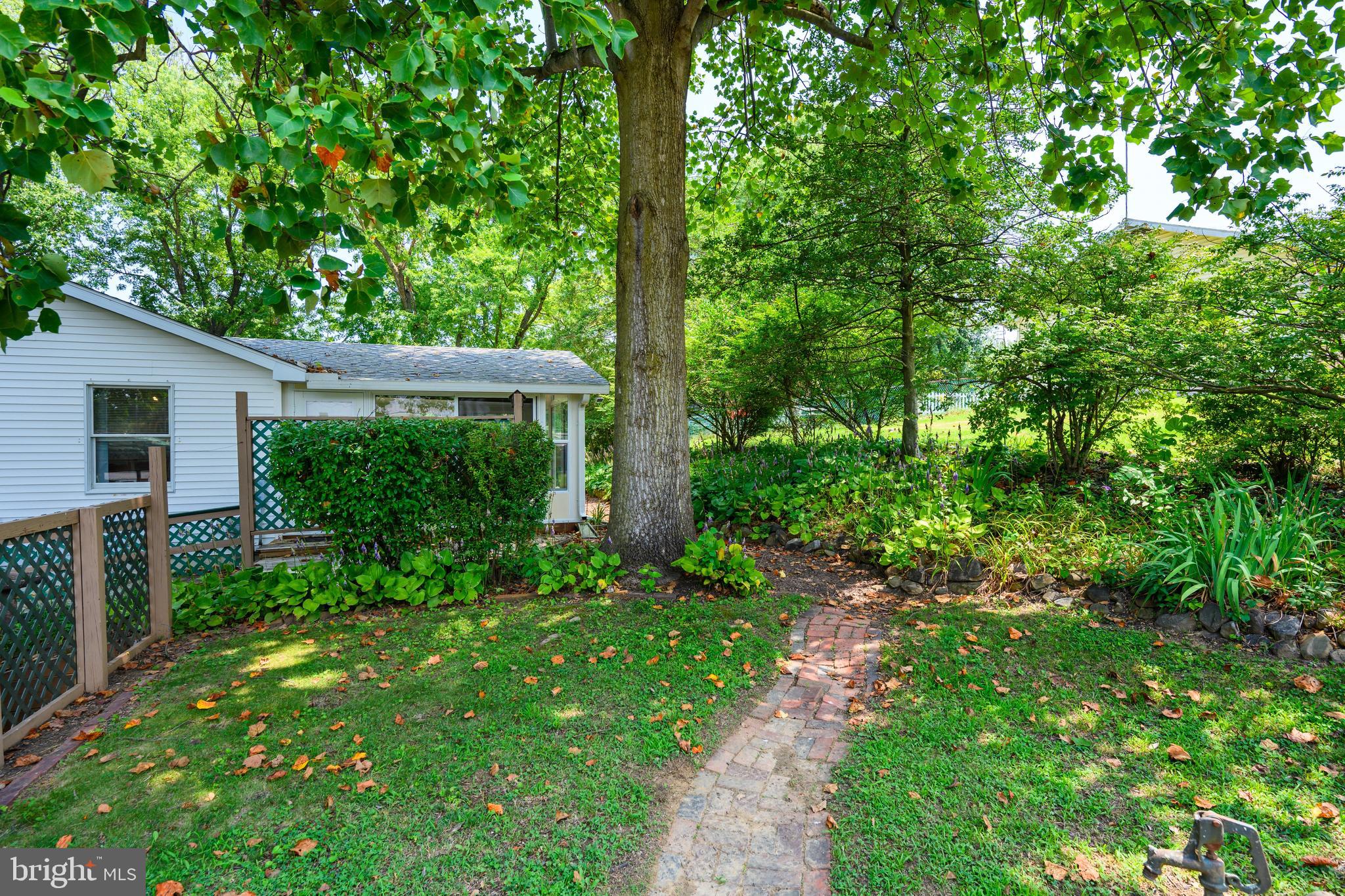 200 MANOR AVENUE