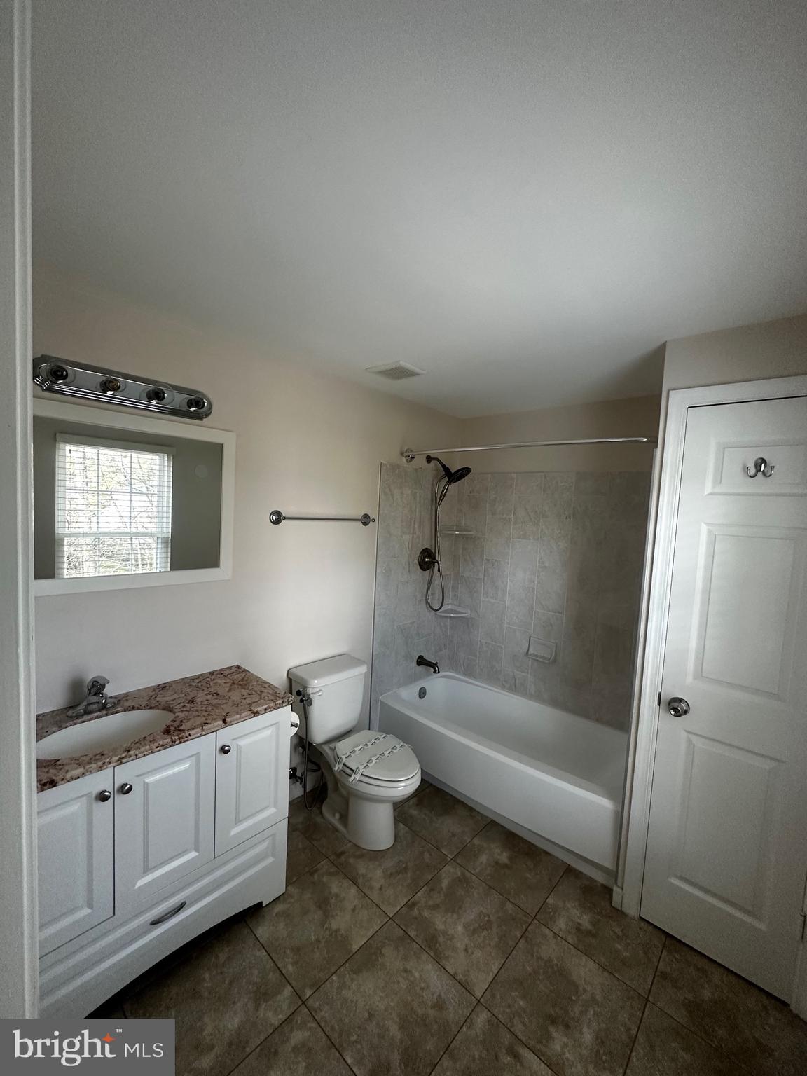 BURKE CENTRE - Residential Lease