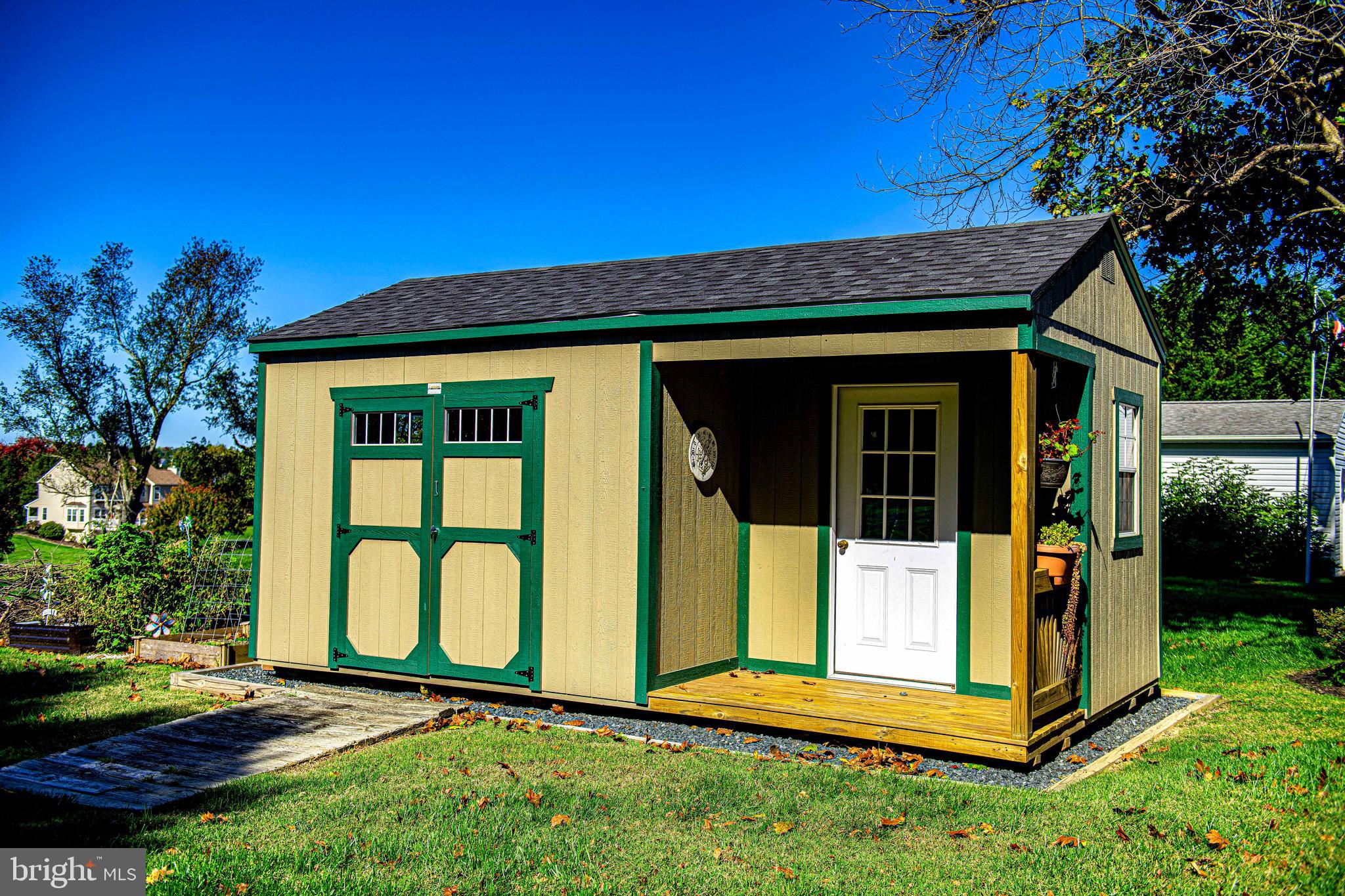 EDWARDS MANOR - Residential