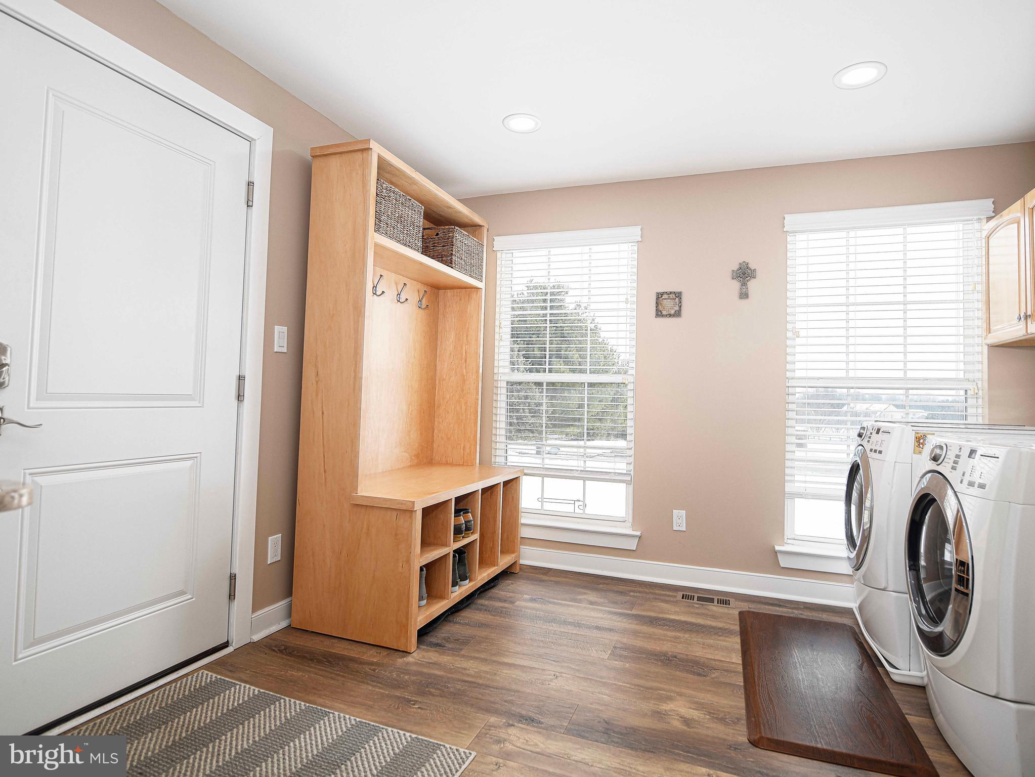 EDWARDS MANOR - Residential