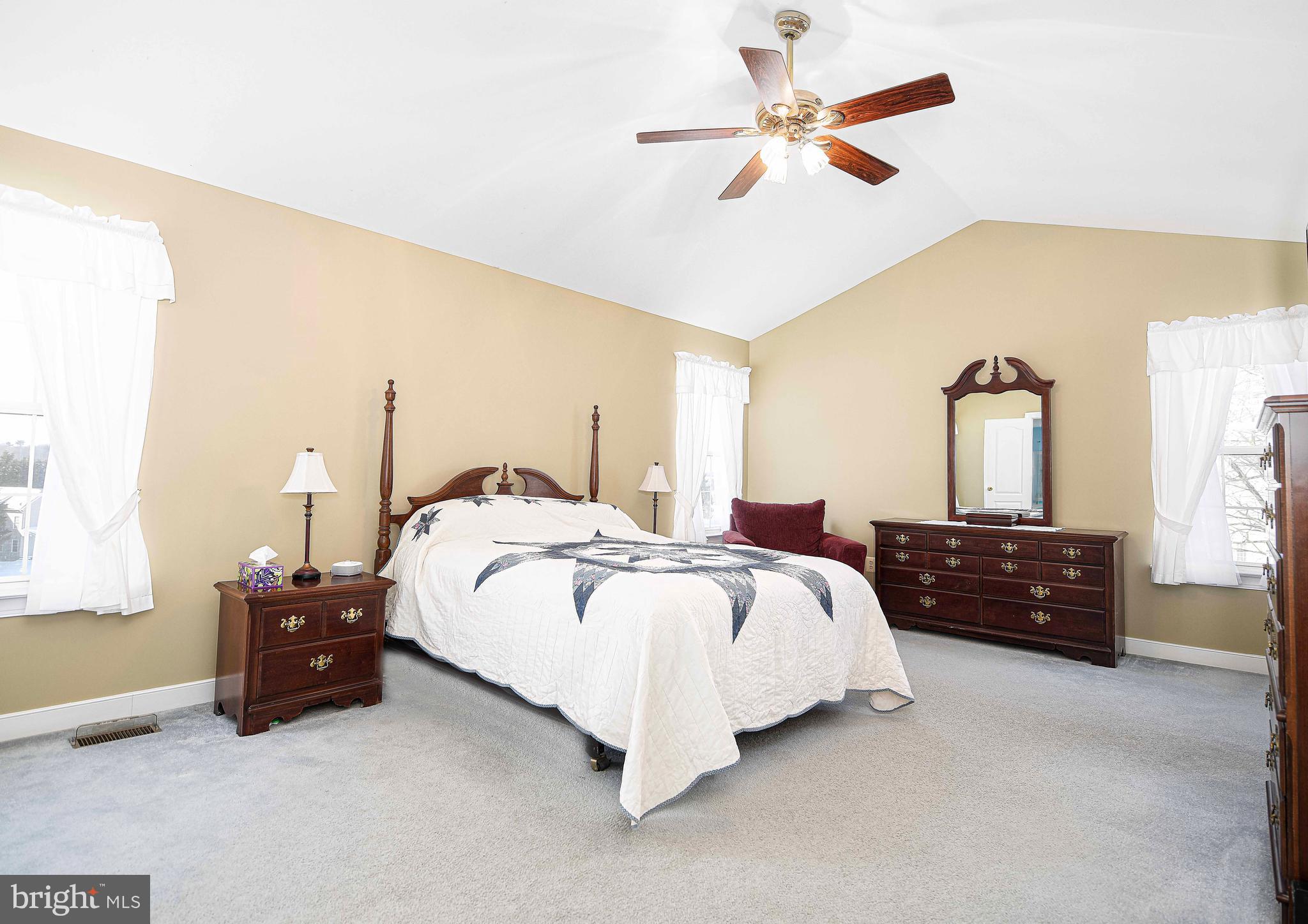 EDWARDS MANOR - Residential