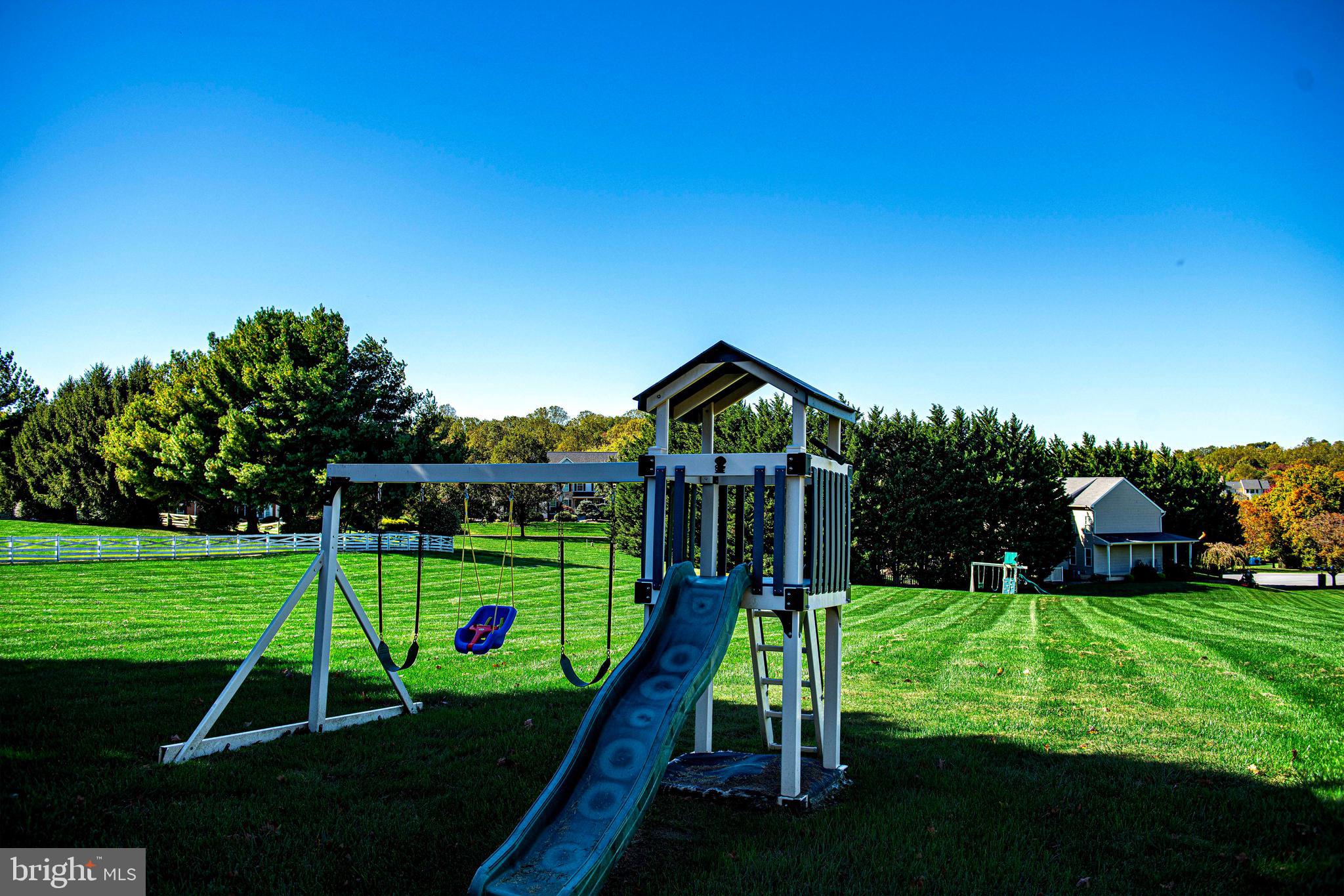 EDWARDS MANOR - Residential