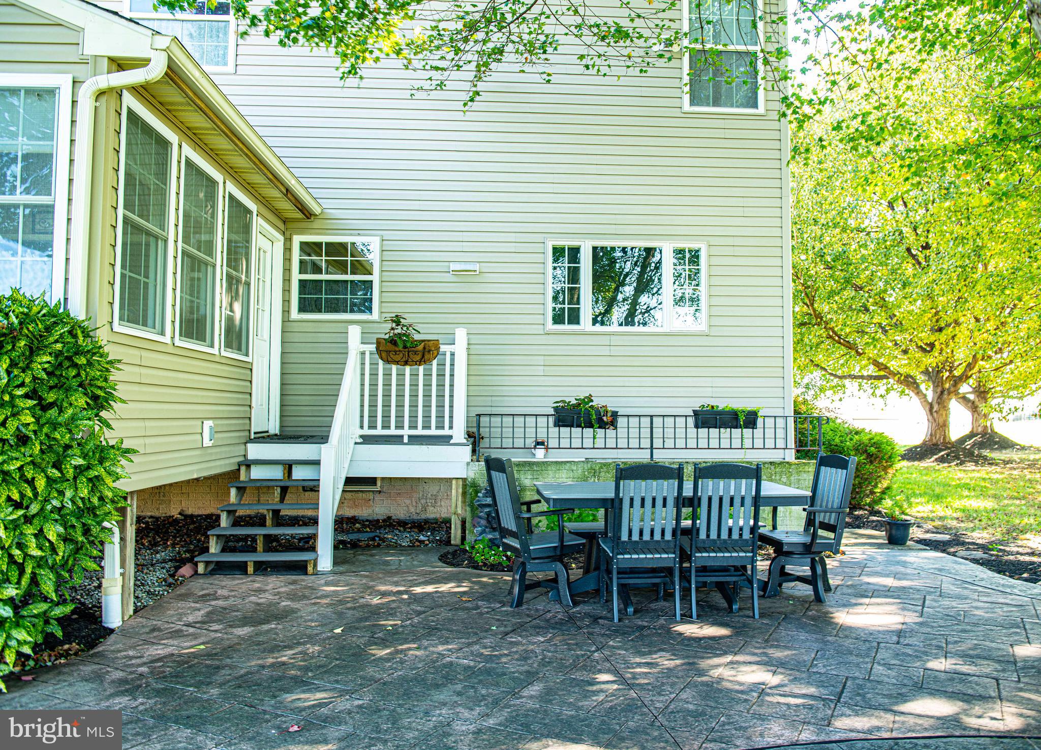 EDWARDS MANOR - Residential