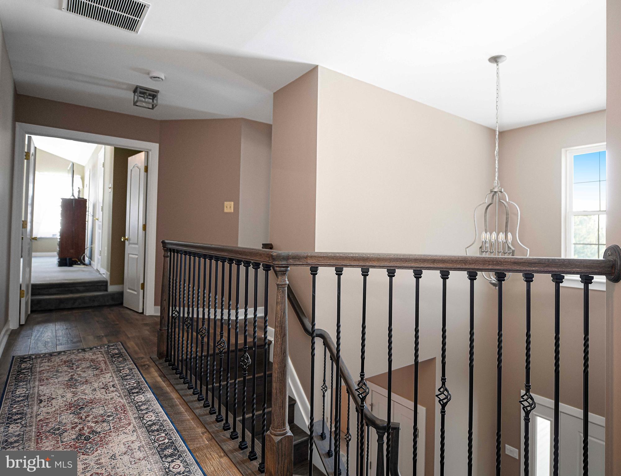 EDWARDS MANOR - Residential