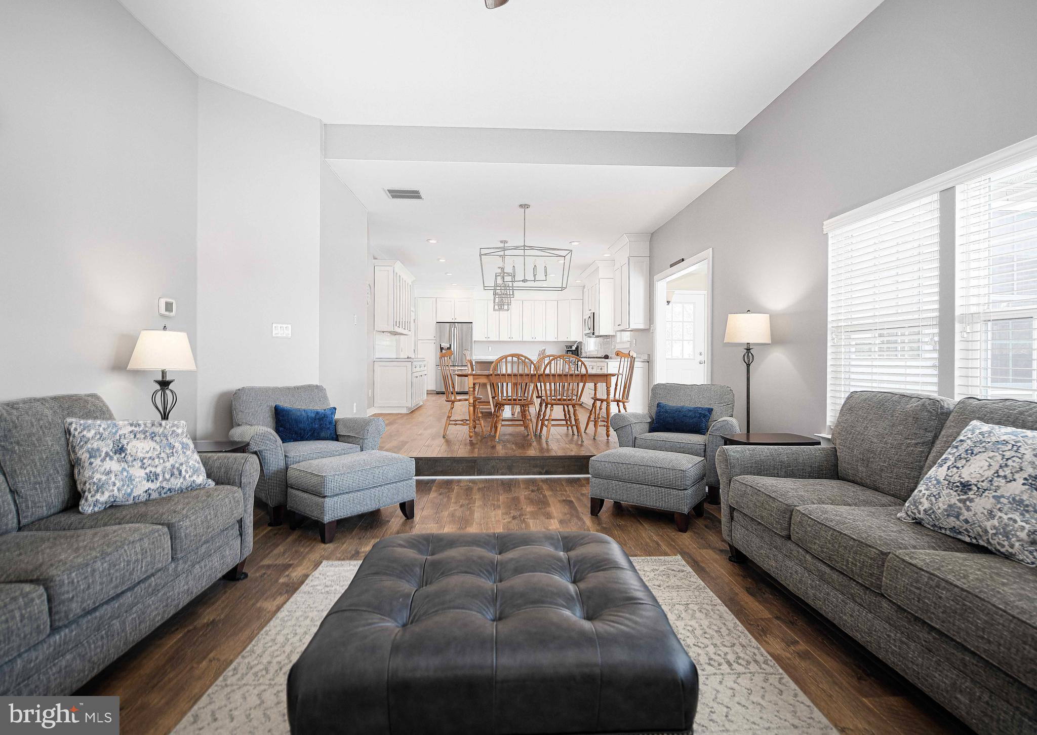 EDWARDS MANOR - Residential