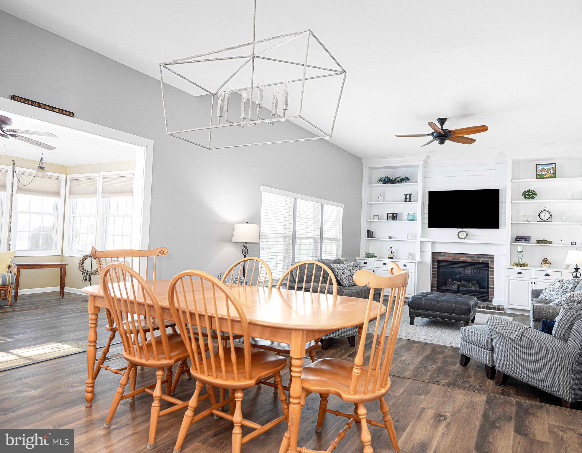 EDWARDS MANOR - Residential