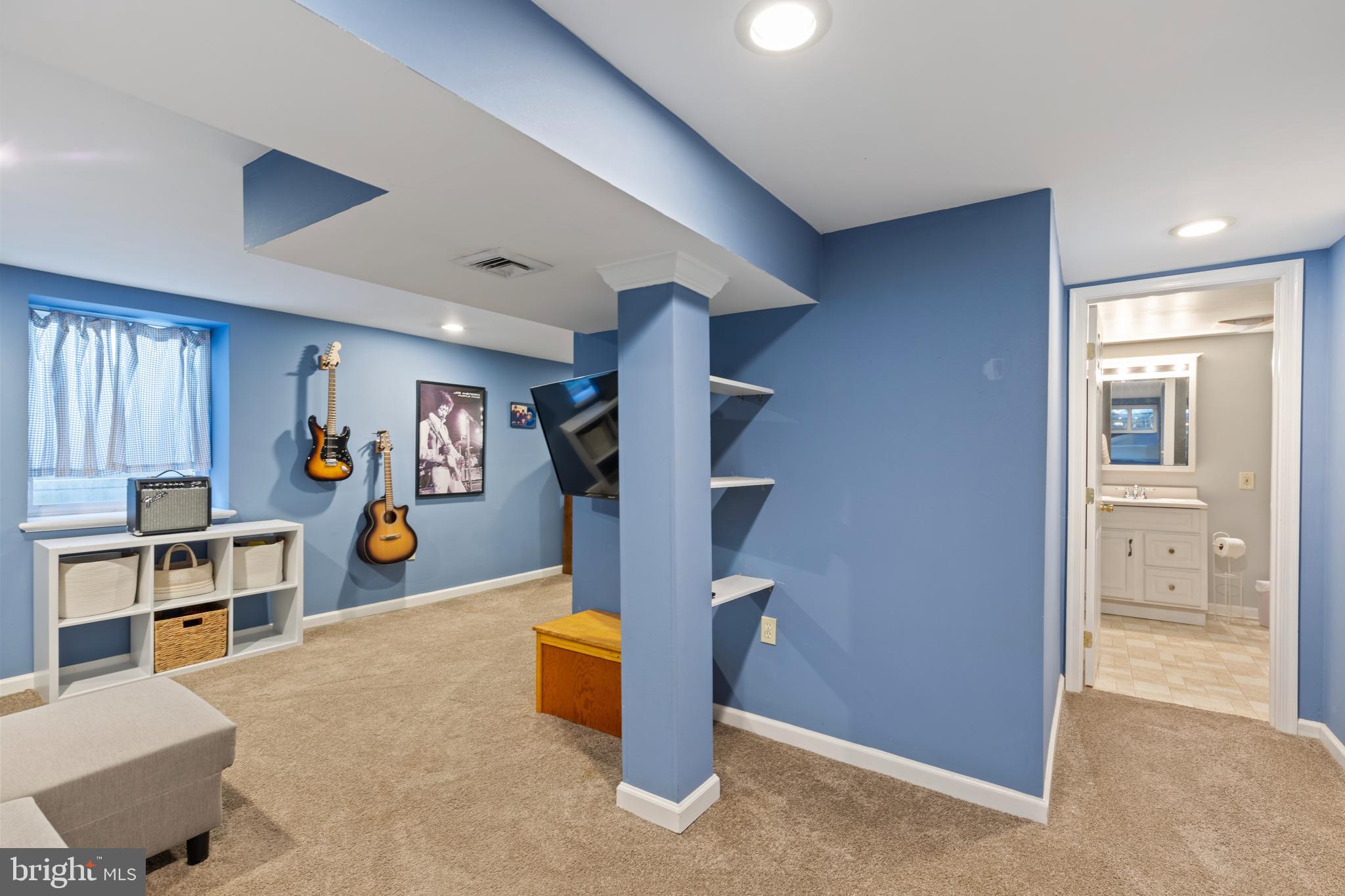 JEFFERSONVILLE - Residential