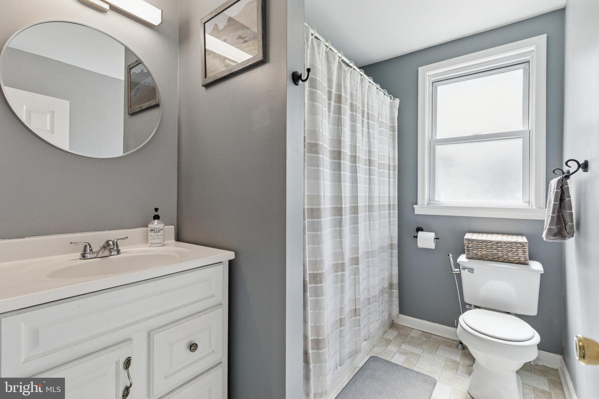 JEFFERSONVILLE - Residential