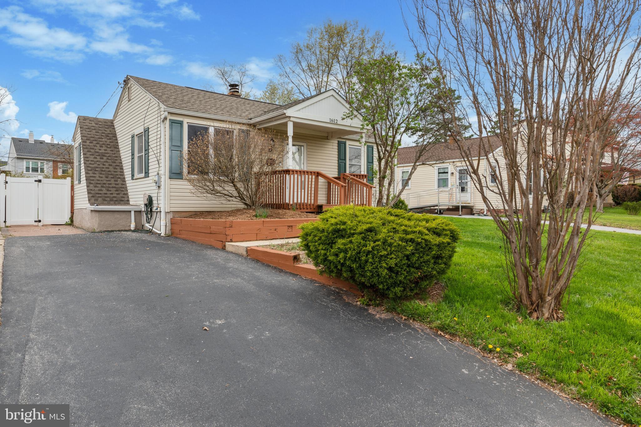 JEFFERSONVILLE - Residential