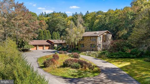 Photo of 6760 Bear Creek Blvd, BEAR CREEK TOWNSHIP, PA 18702 (MLS # PALU2002908)