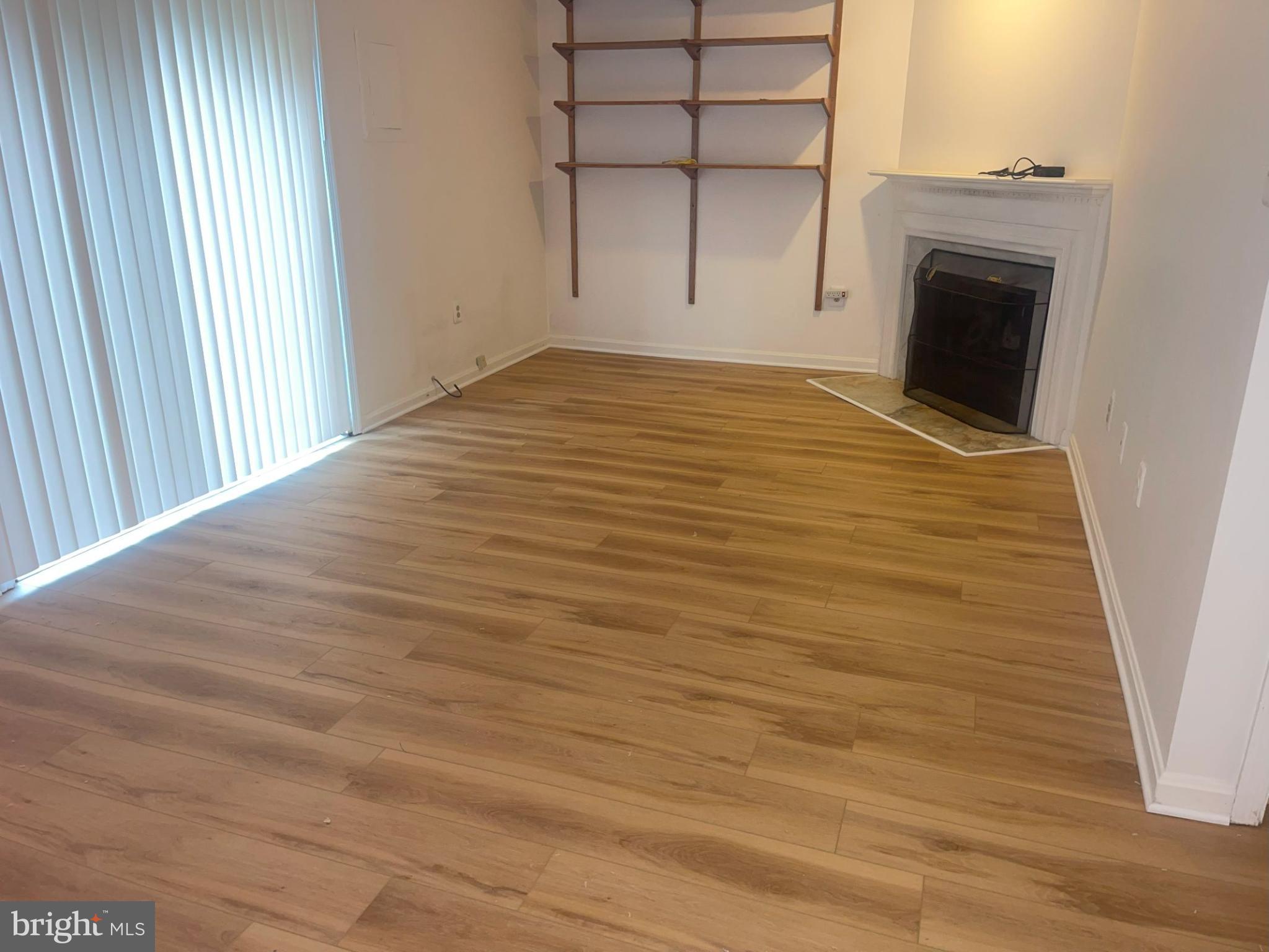 OAKTON VILLAGE - Residential Lease