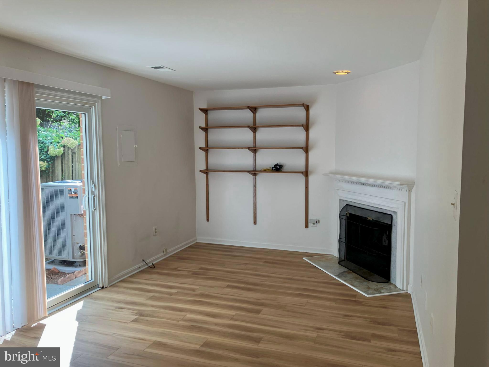 OAKTON VILLAGE - Residential Lease