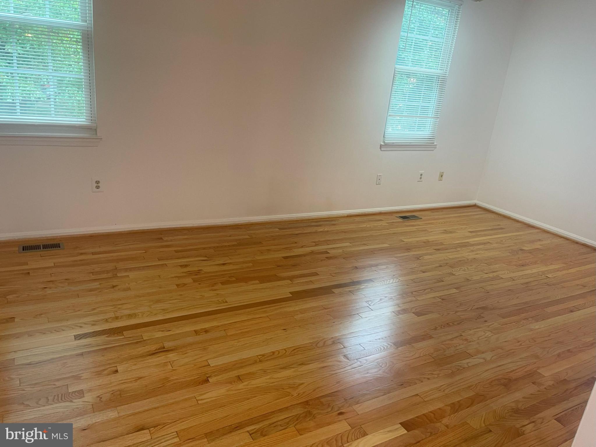 OAKTON VILLAGE - Residential Lease