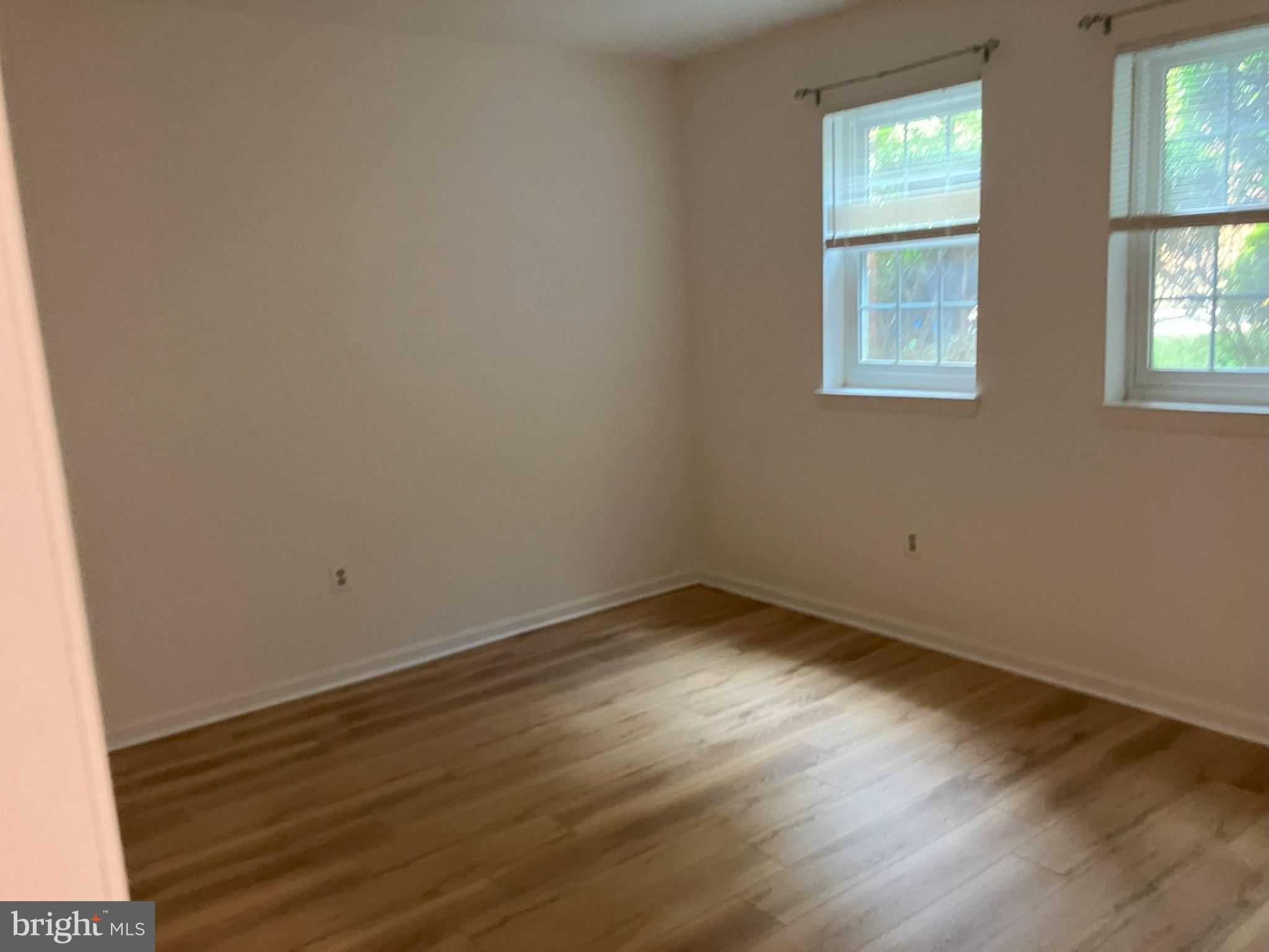 OAKTON VILLAGE - Residential Lease