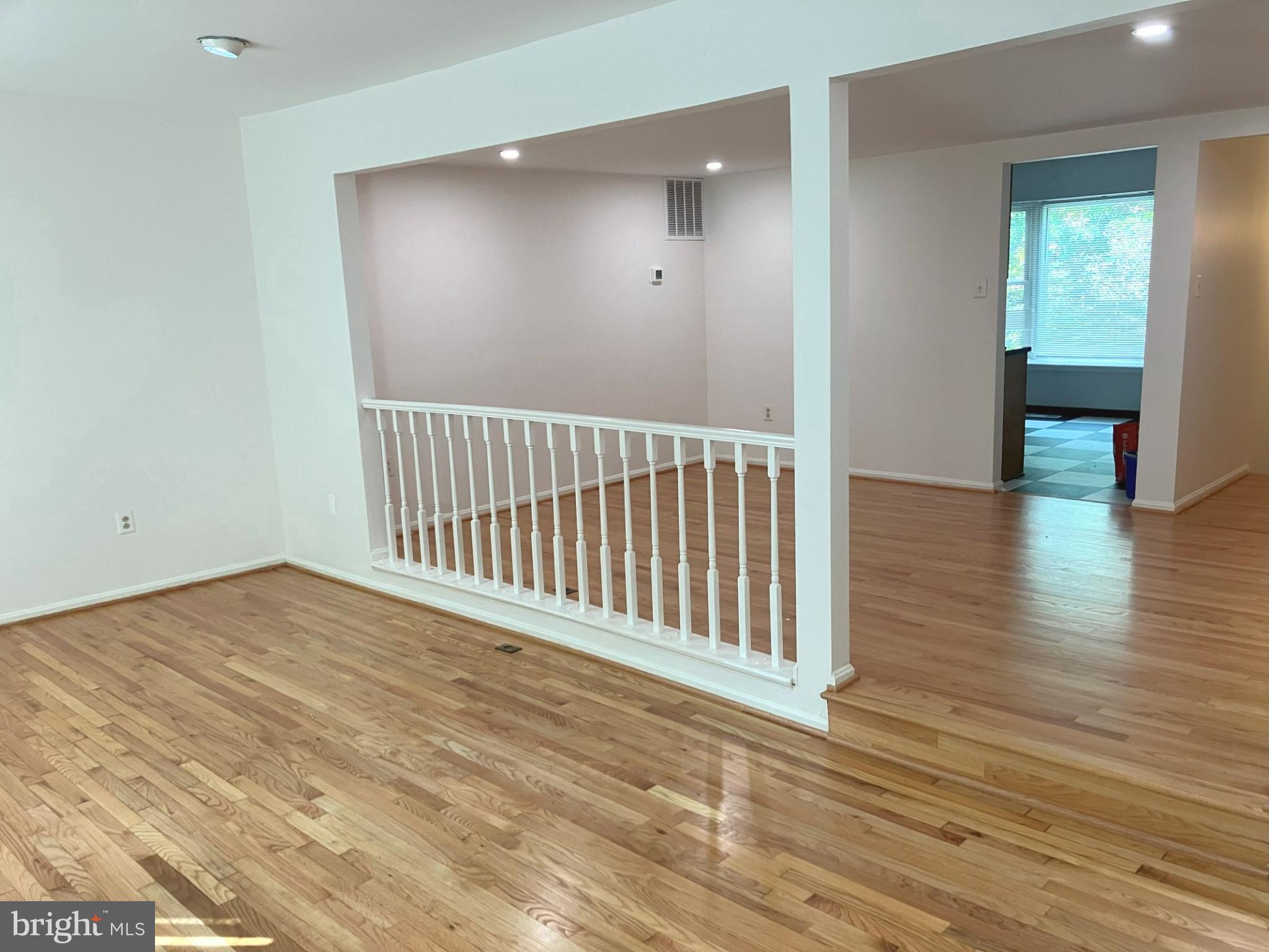 OAKTON VILLAGE - Residential Lease