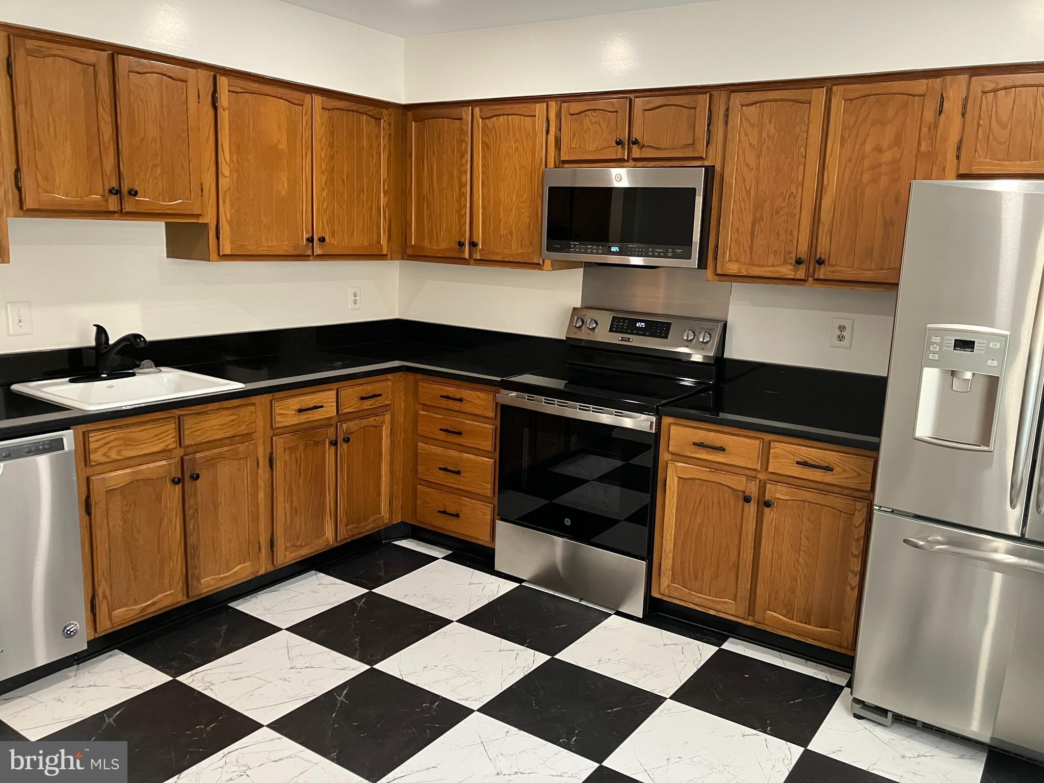 OAKTON VILLAGE - Residential Lease