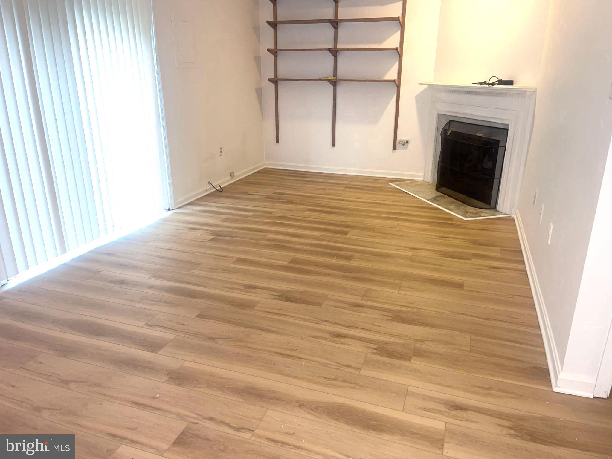 OAKTON VILLAGE - Residential Lease