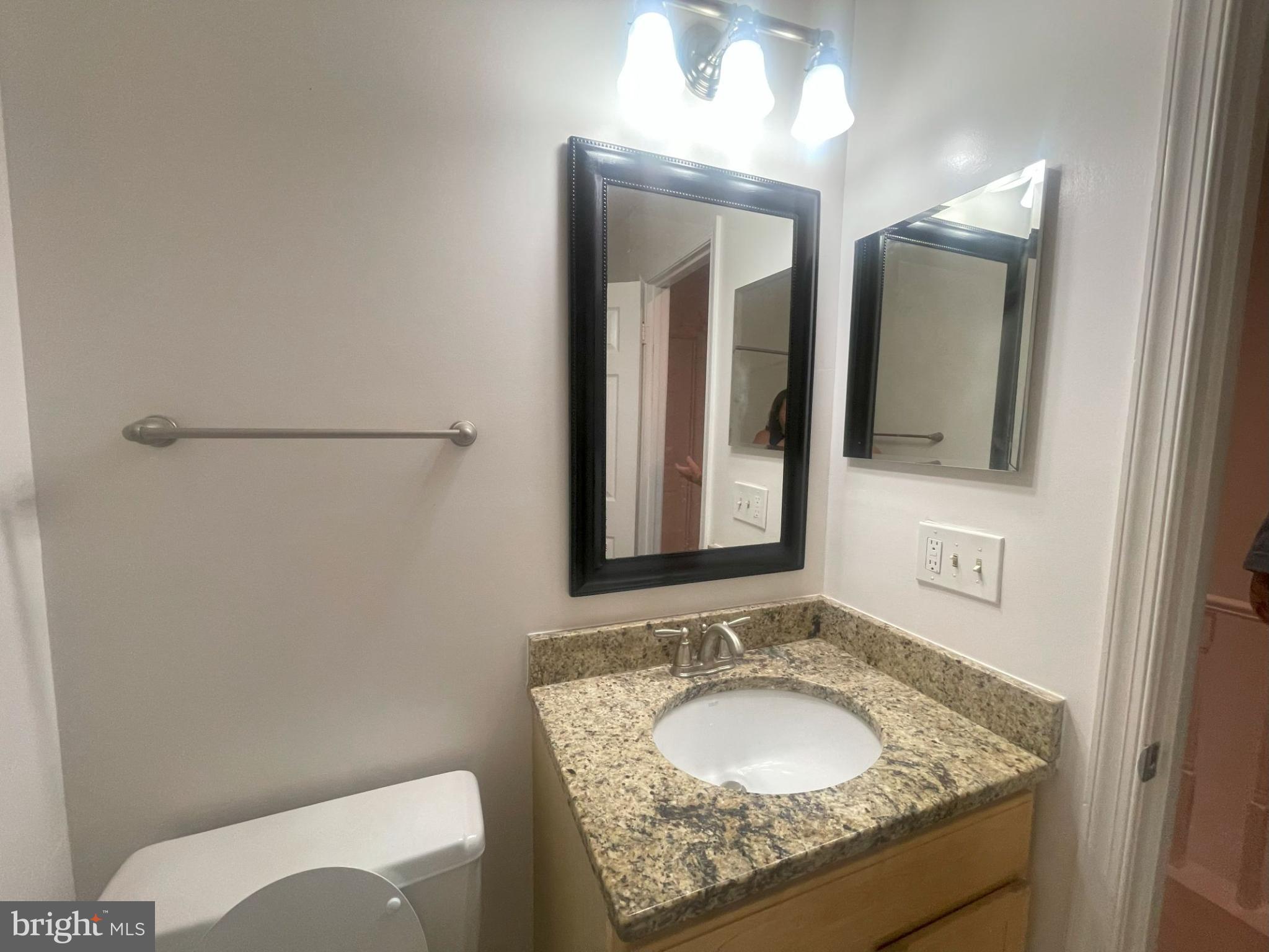 OAKTON VILLAGE - Residential Lease