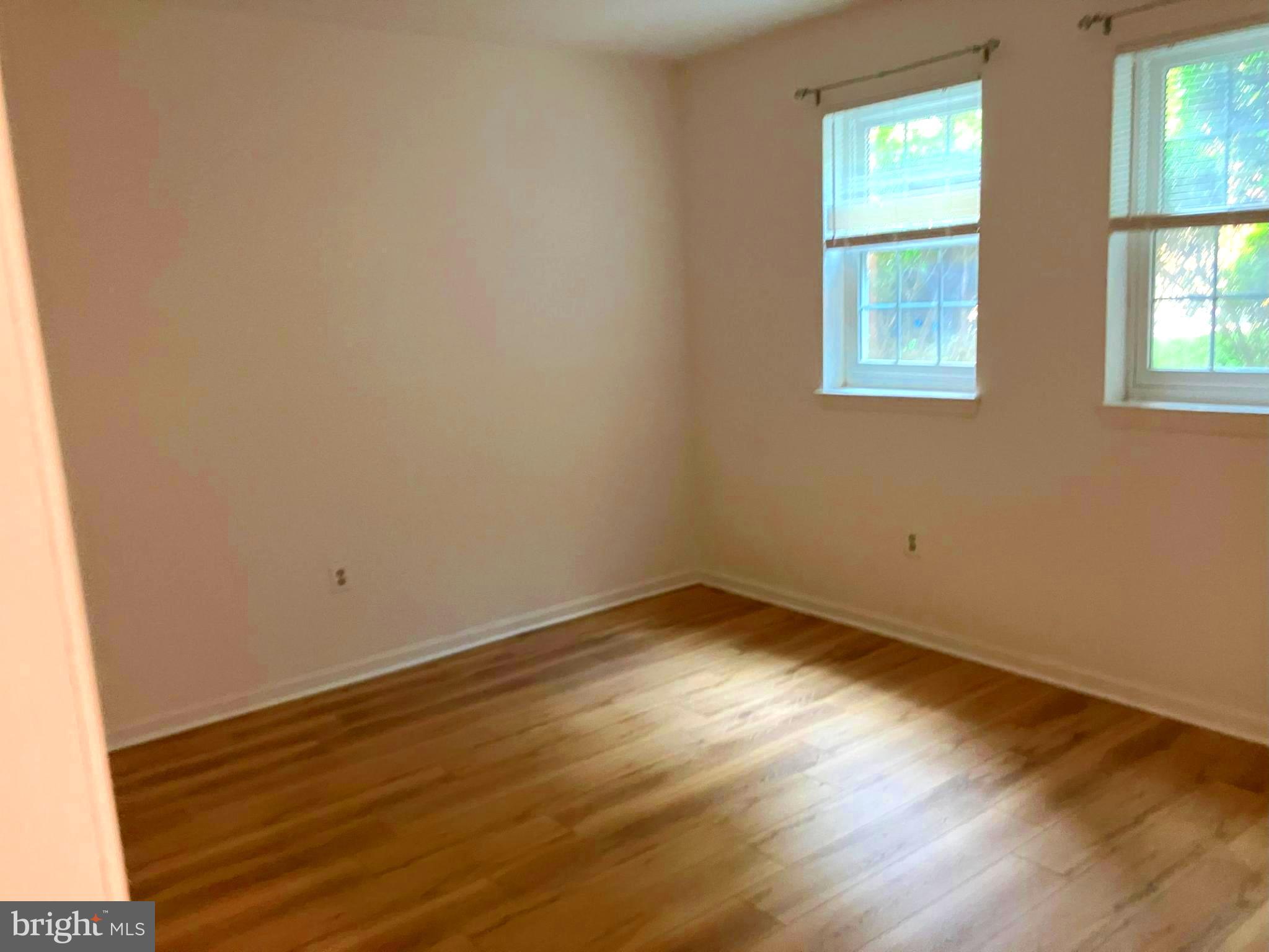 OAKTON VILLAGE - Residential Lease