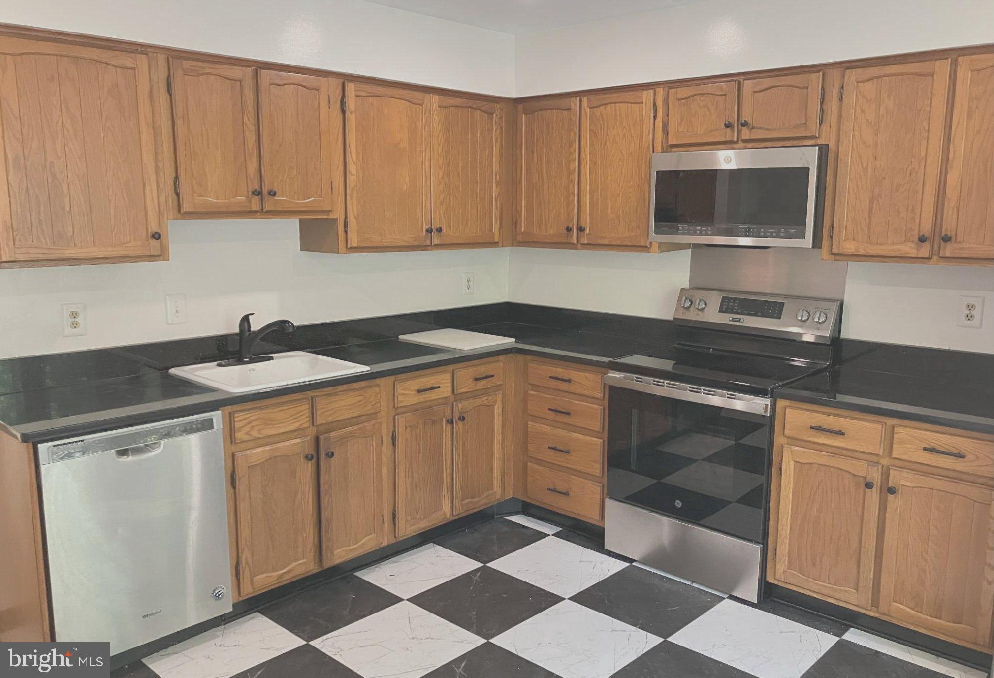 OAKTON VILLAGE - Residential Lease