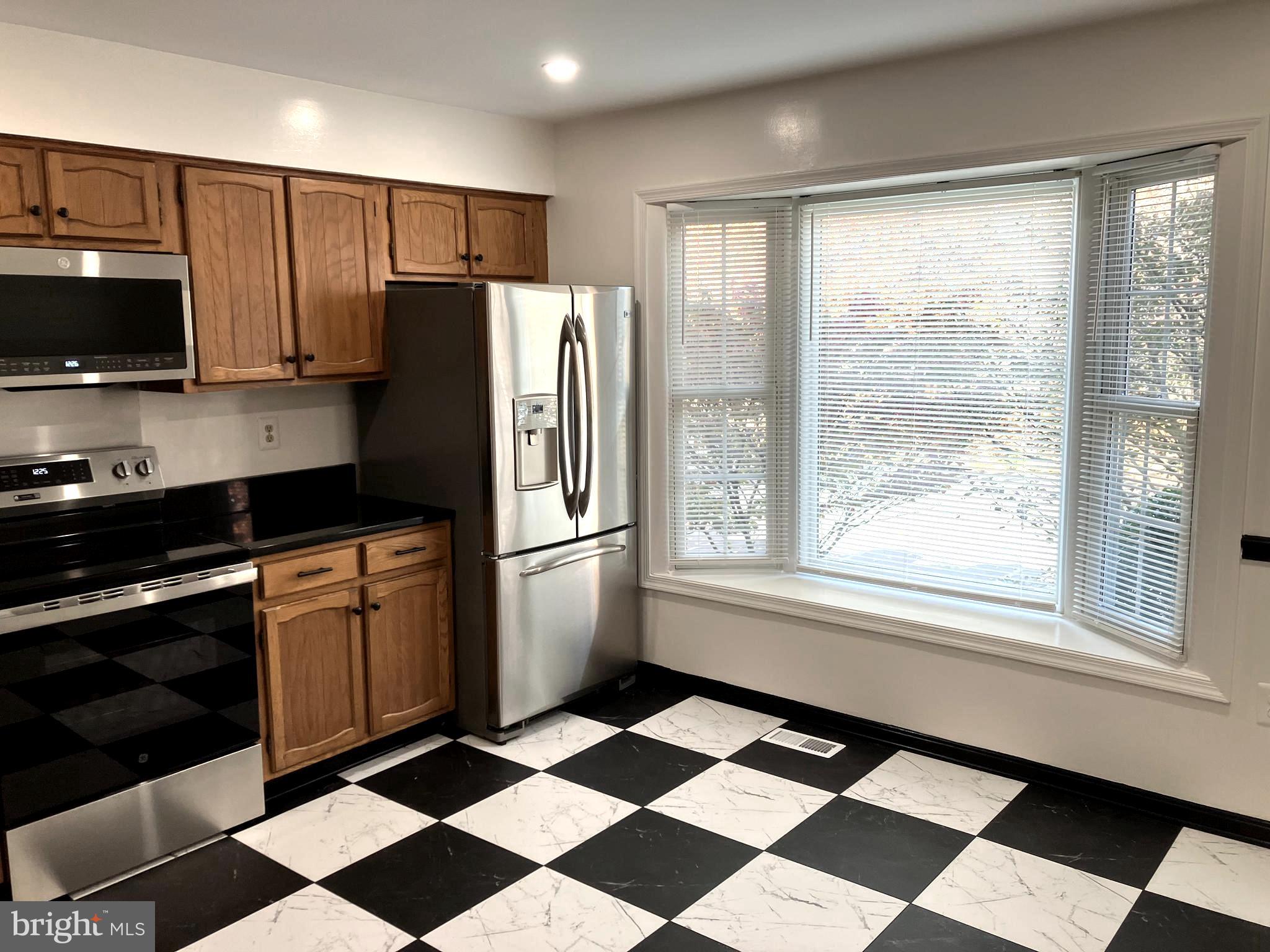 OAKTON VILLAGE - Residential Lease