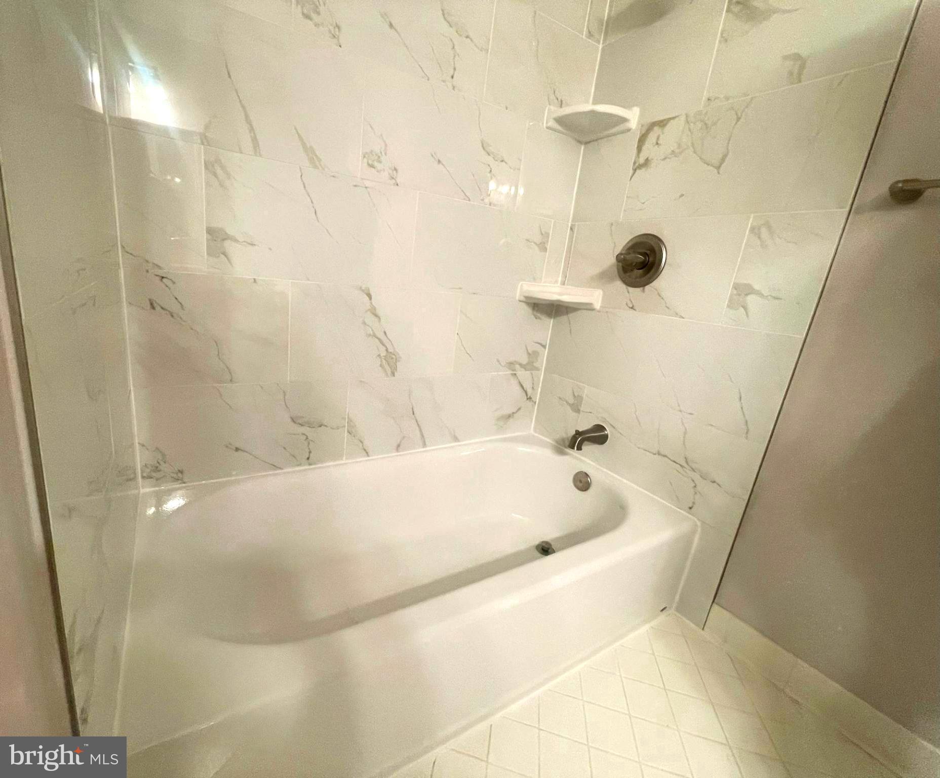 OAKTON VILLAGE - Residential Lease