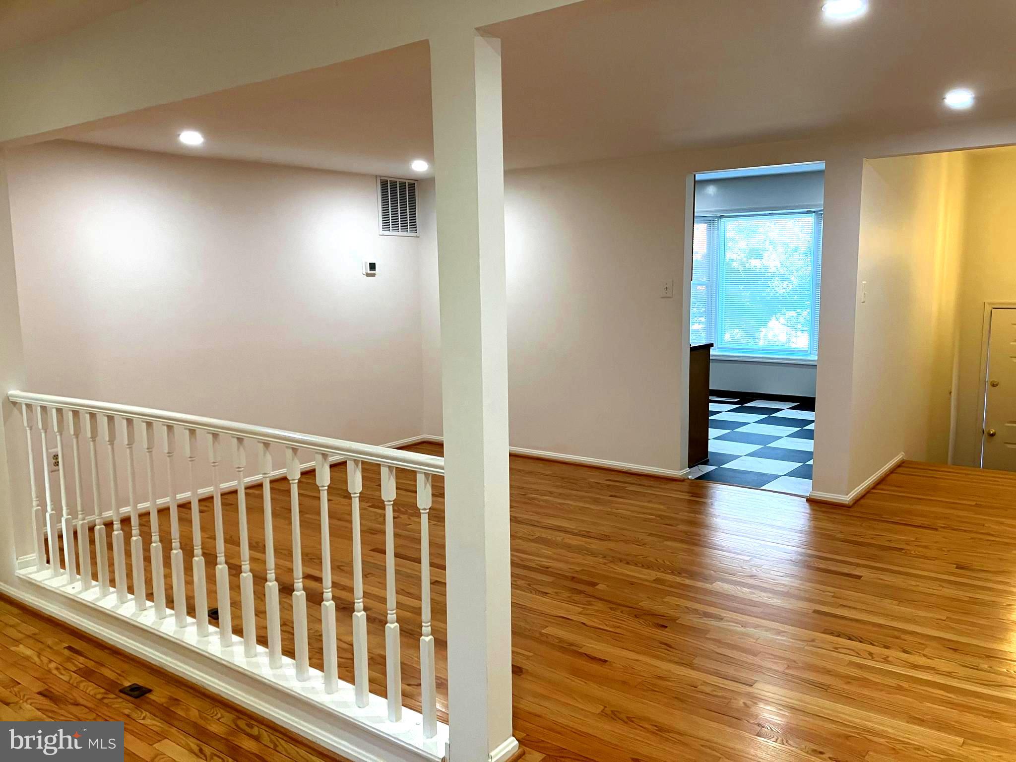 OAKTON VILLAGE - Residential Lease