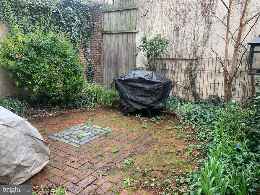 1 bed, 1 bath with PRIVATE backyard available in Washington Square West. This unit has an open design, hardwood floors, central air conditioning, and gas heat. The updated kitchen features granite counters, breakfast bar, built in microwave, garbage disposal, stainless steel refrigerator, range/oven and dishwasher. OWN WASHER AND DRYER IN THE BASEMENT. Hot & cold water included in rent. Tenant pays gas & electric. NO dogs, cat OK. Walk everywhere to enjoy all the Center City offers, fine dining & entertainment, historic and cultural sites, museums, Avenue of the Arts. Just steps from Jefferson and Pennsylvania Hospitals, public transit, major highways & bridges, NJ PATCO High Speed Line. Easy commute to UPENN, Drexel U, HUP, CHOP. Two blocks to Broad Street Subway to T.U.. Requires first month rent, last month rent and security deposit up front at lease signing.