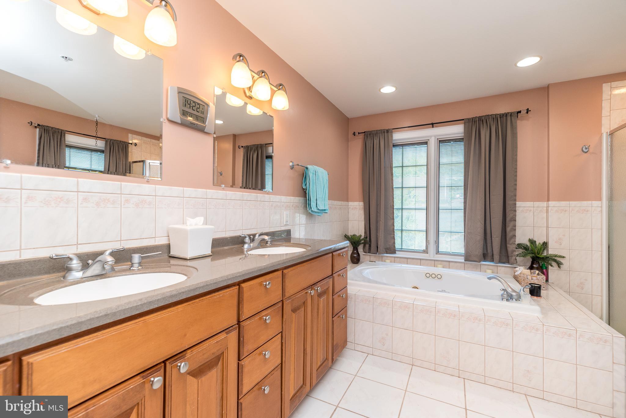 NORTH HILLS - Residential