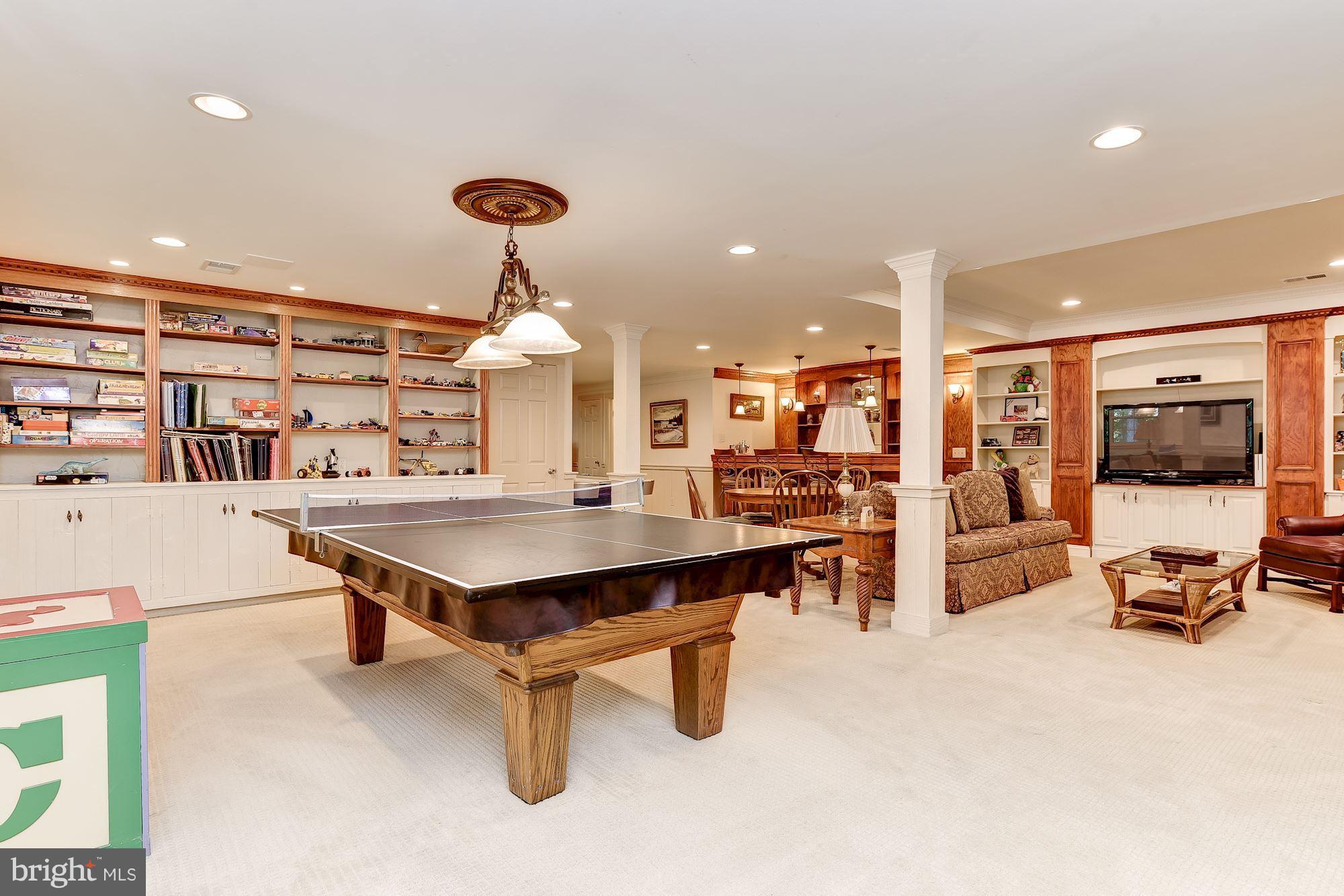 POTOMAC OUTSIDE - Residential