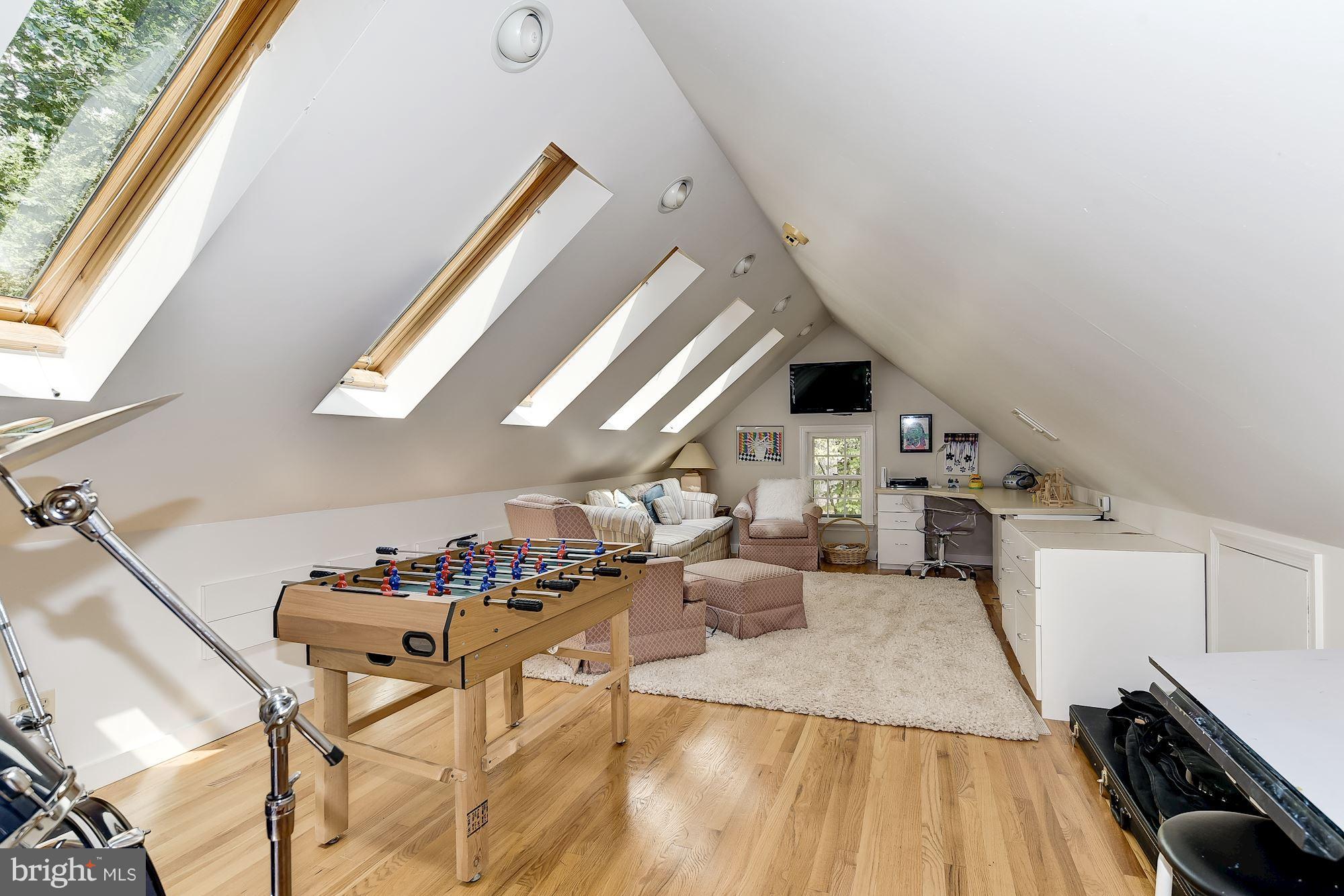 POTOMAC OUTSIDE - Residential