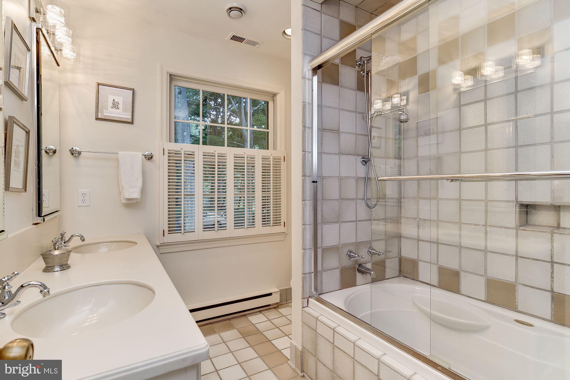 POTOMAC OUTSIDE - Residential