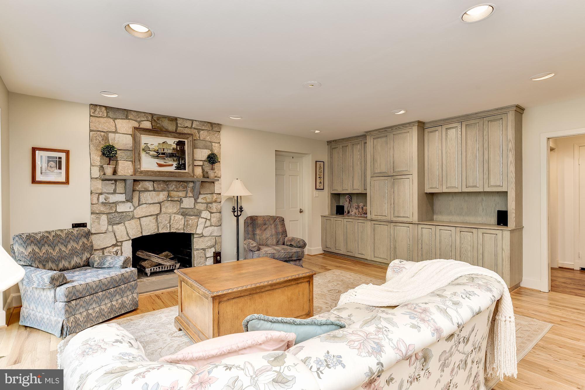 POTOMAC OUTSIDE - Residential