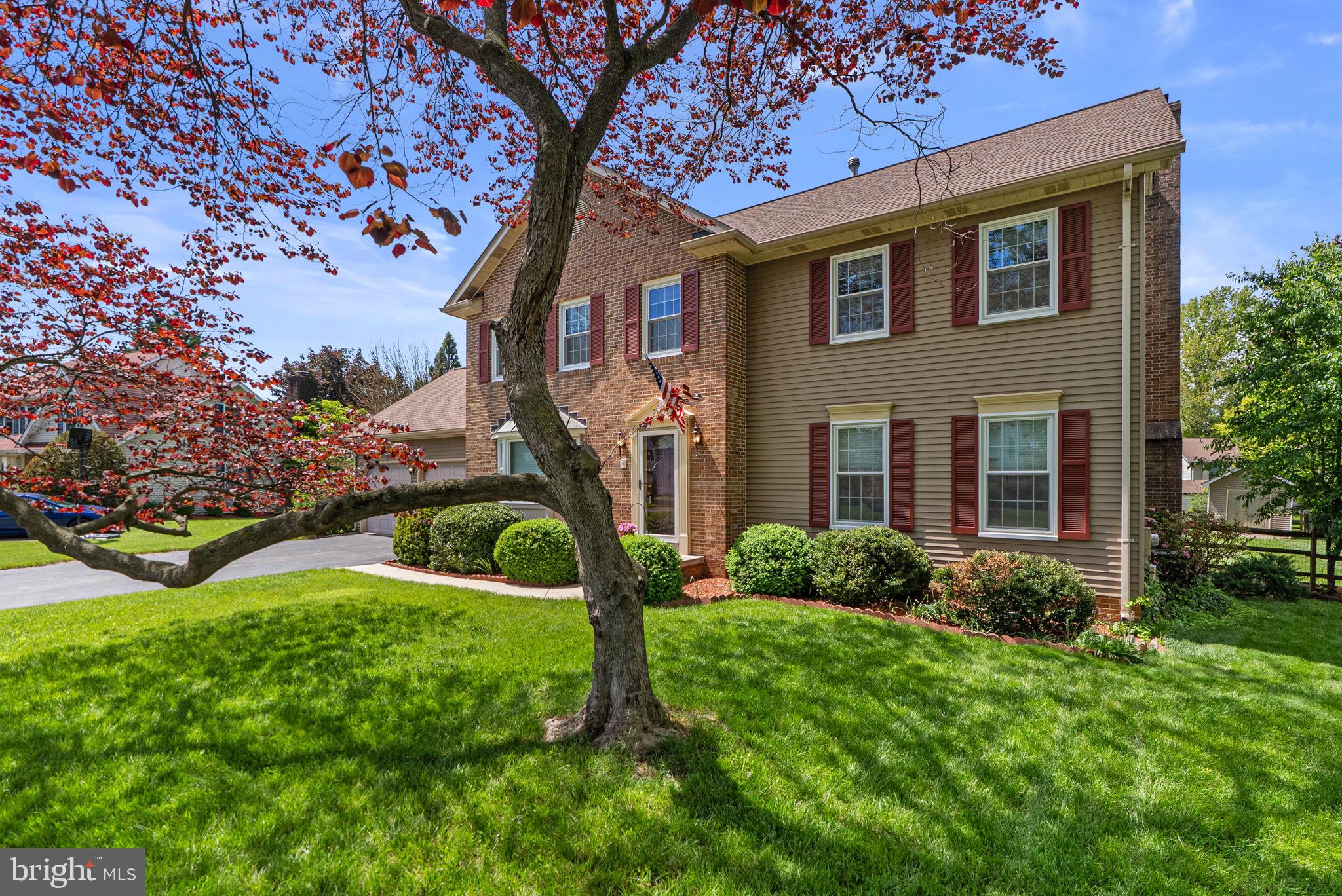 205 OAKMANOR WAY