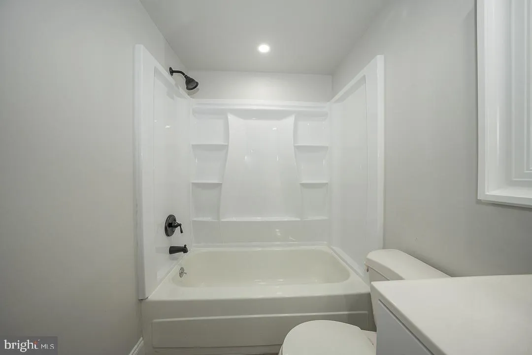 Wayne, Pennsylvania 19087, United States, 2 Bedrooms Bedrooms, ,2 BathroomsBathrooms,Residential,Active,131842