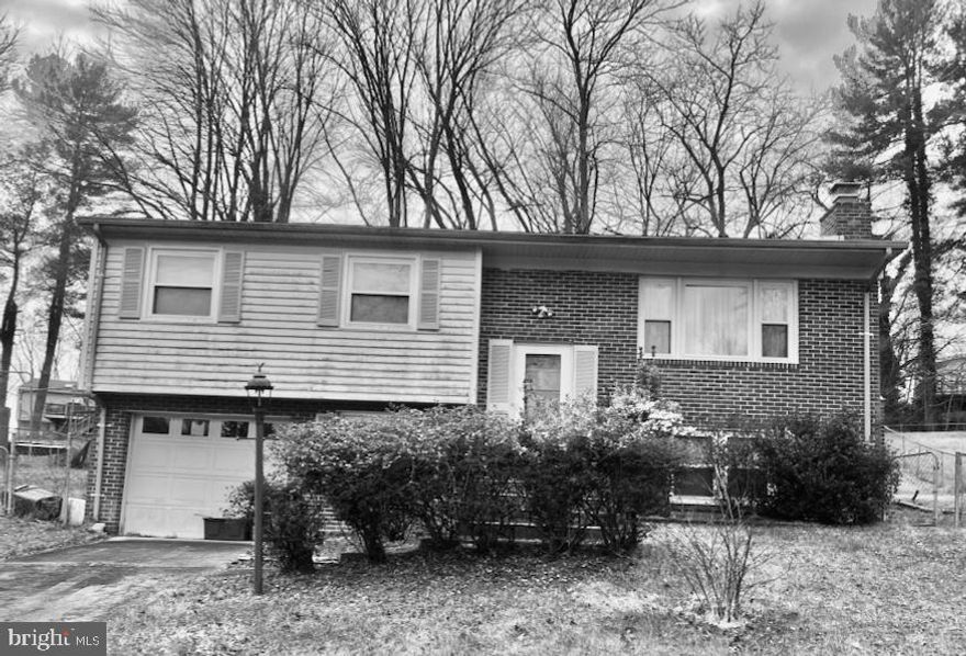 ALL OFFERS DUE- Monday January 22, 2024 at 6PM!!

Calling all CASH or HARD MONEY investors!!! This split foyer has amazing potential with great bones!  The roof and chimney were replaced in 2021. One bedroom a wall was taken down to create a sitting room, but can easily be put back up. Highly desirable neighborhood, with a large back yard. Possible mold in basement, enter at your own risk.