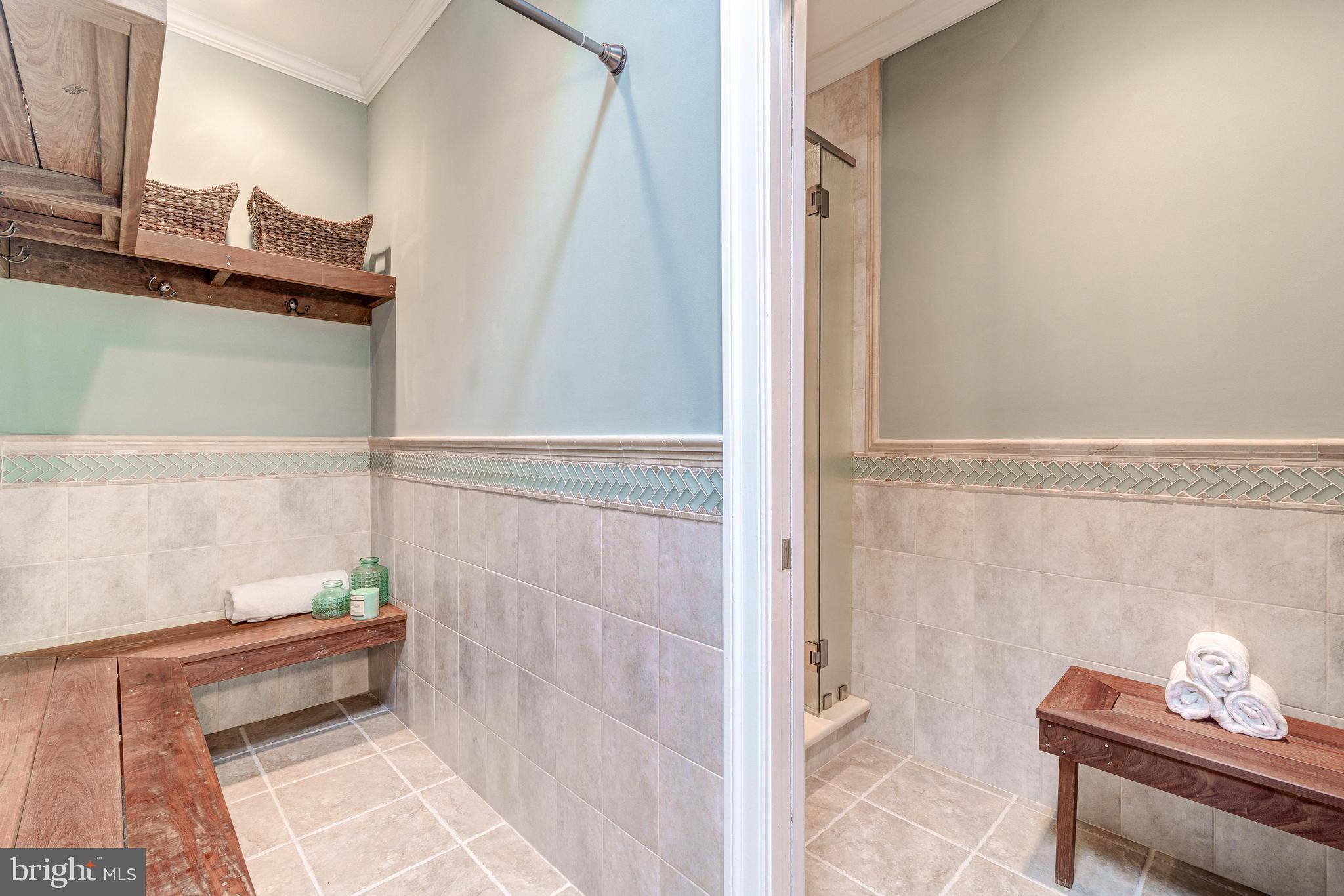 HOLLY KNOLL - Residential