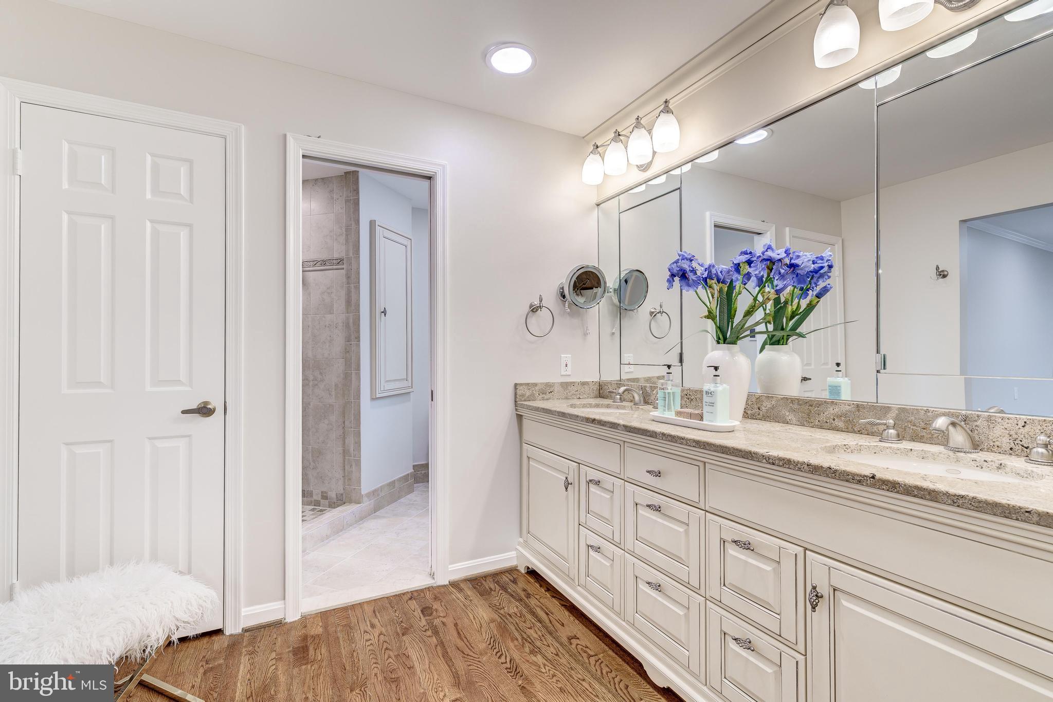 HOLLY KNOLL - Residential