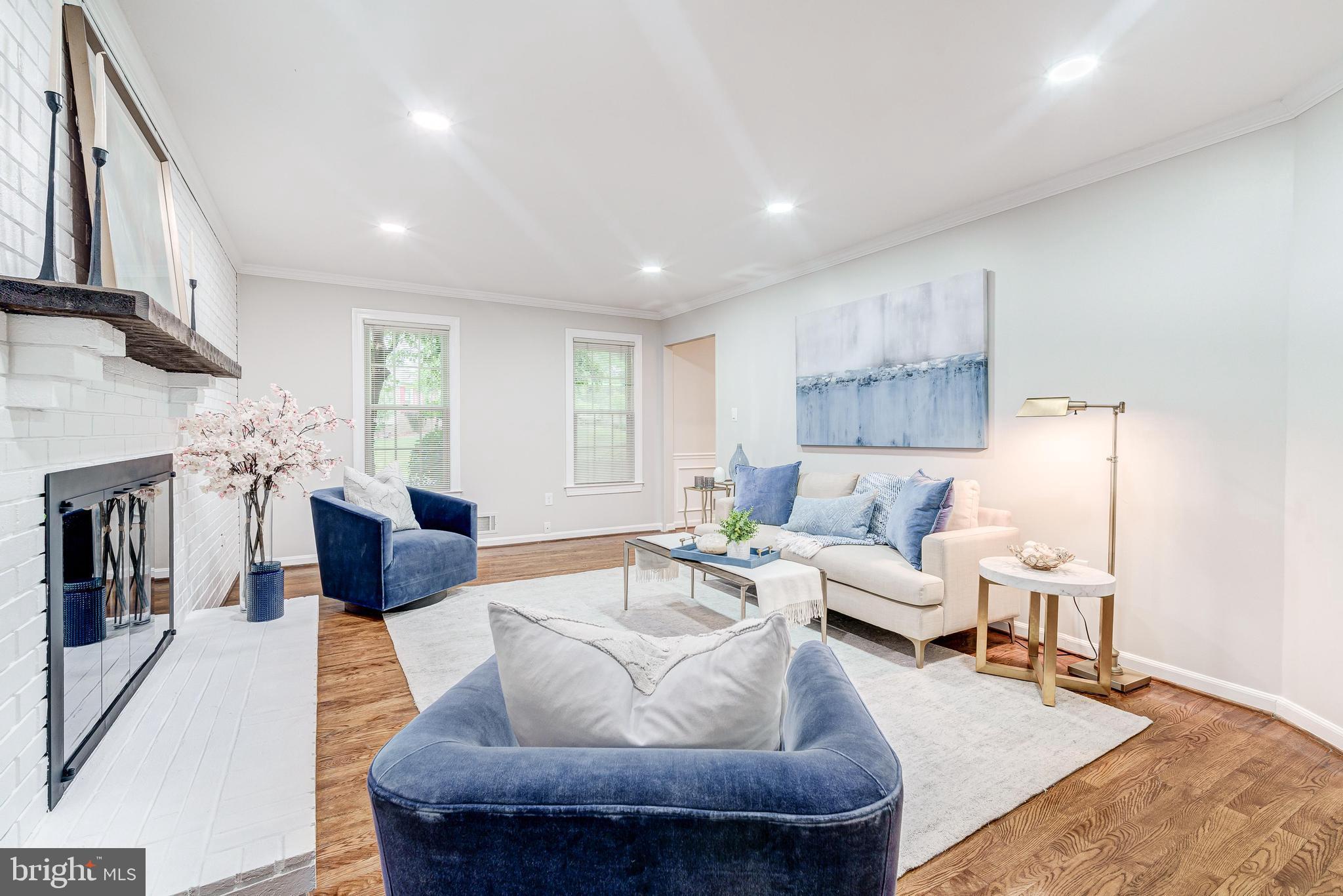 HOLLY KNOLL - Residential