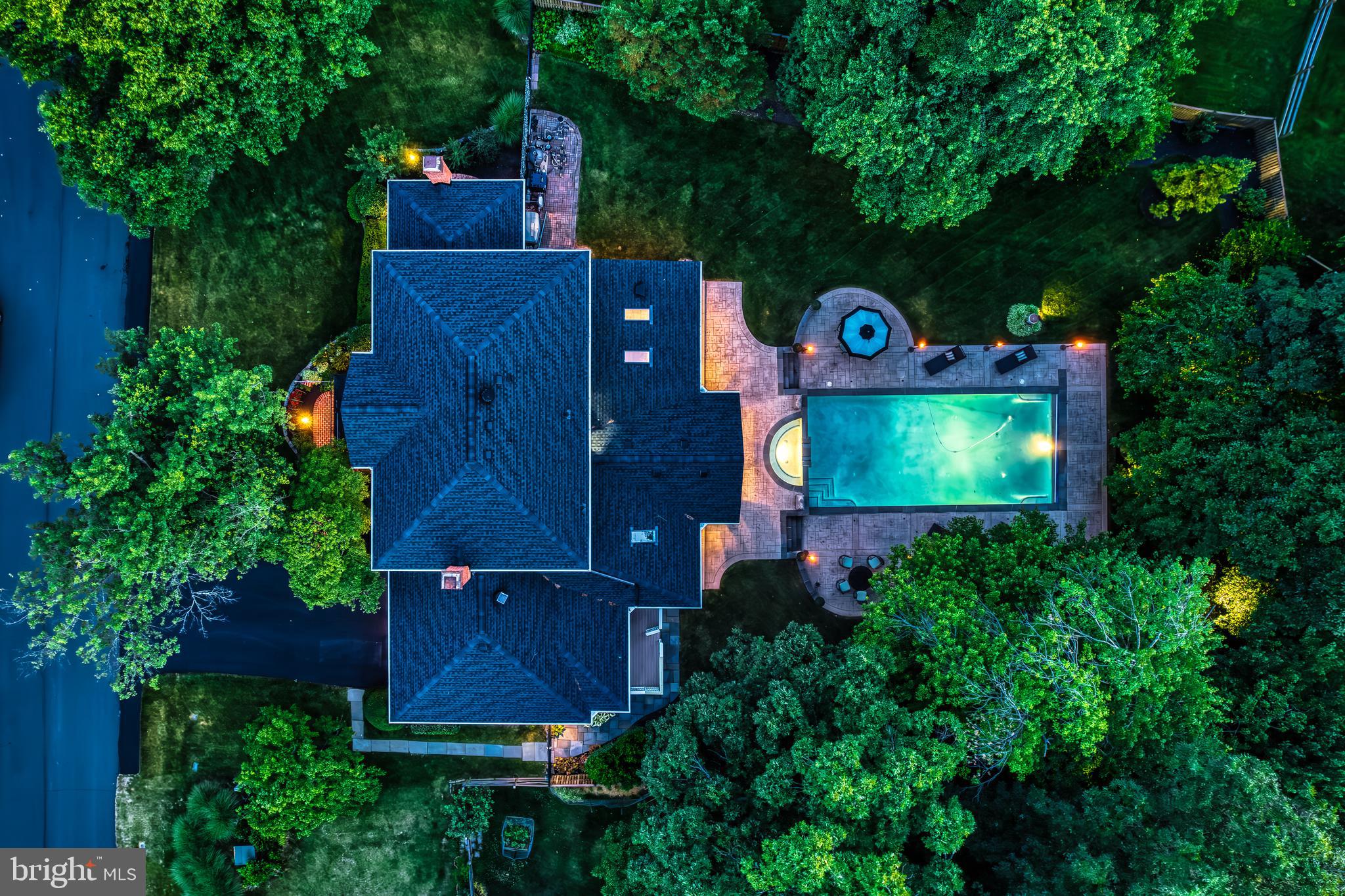 HOLLY KNOLL - Residential