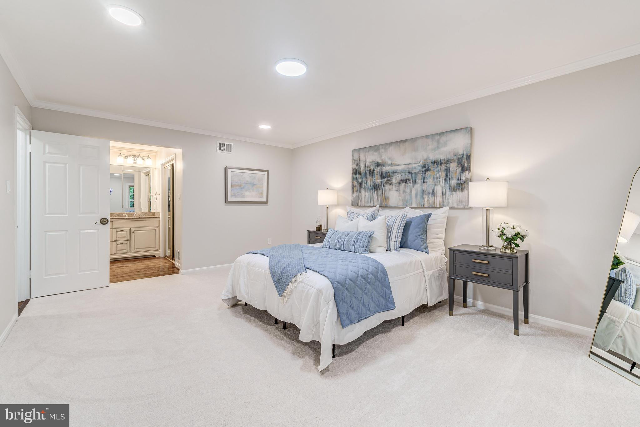 HOLLY KNOLL - Residential