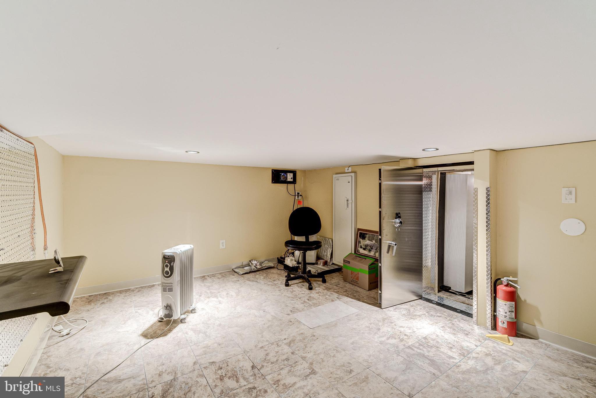 HOLLY KNOLL - Residential