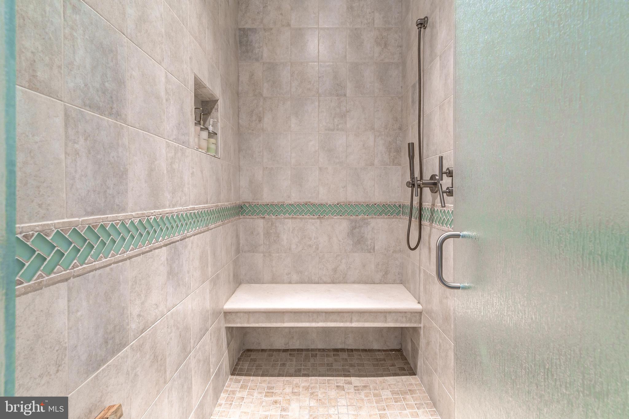 HOLLY KNOLL - Residential