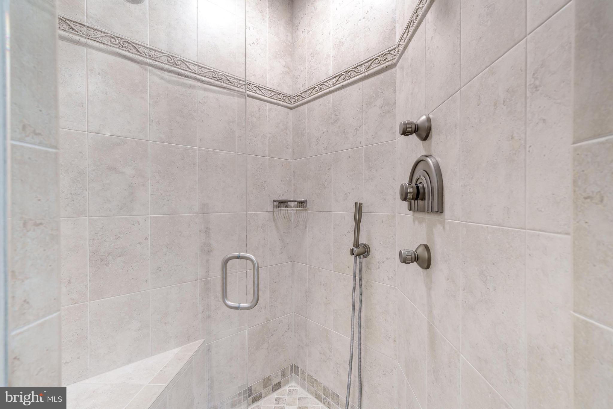 HOLLY KNOLL - Residential