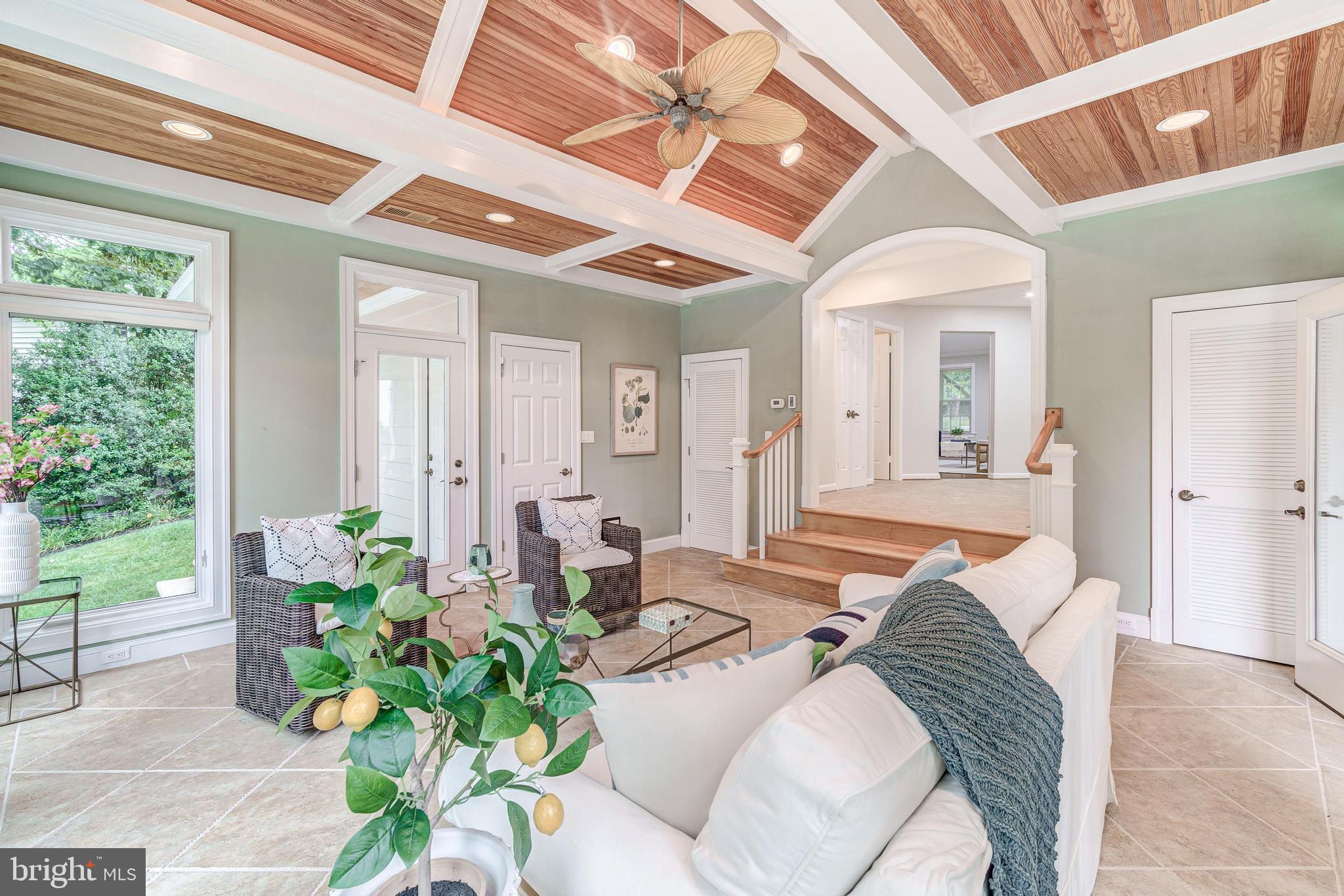 HOLLY KNOLL - Residential