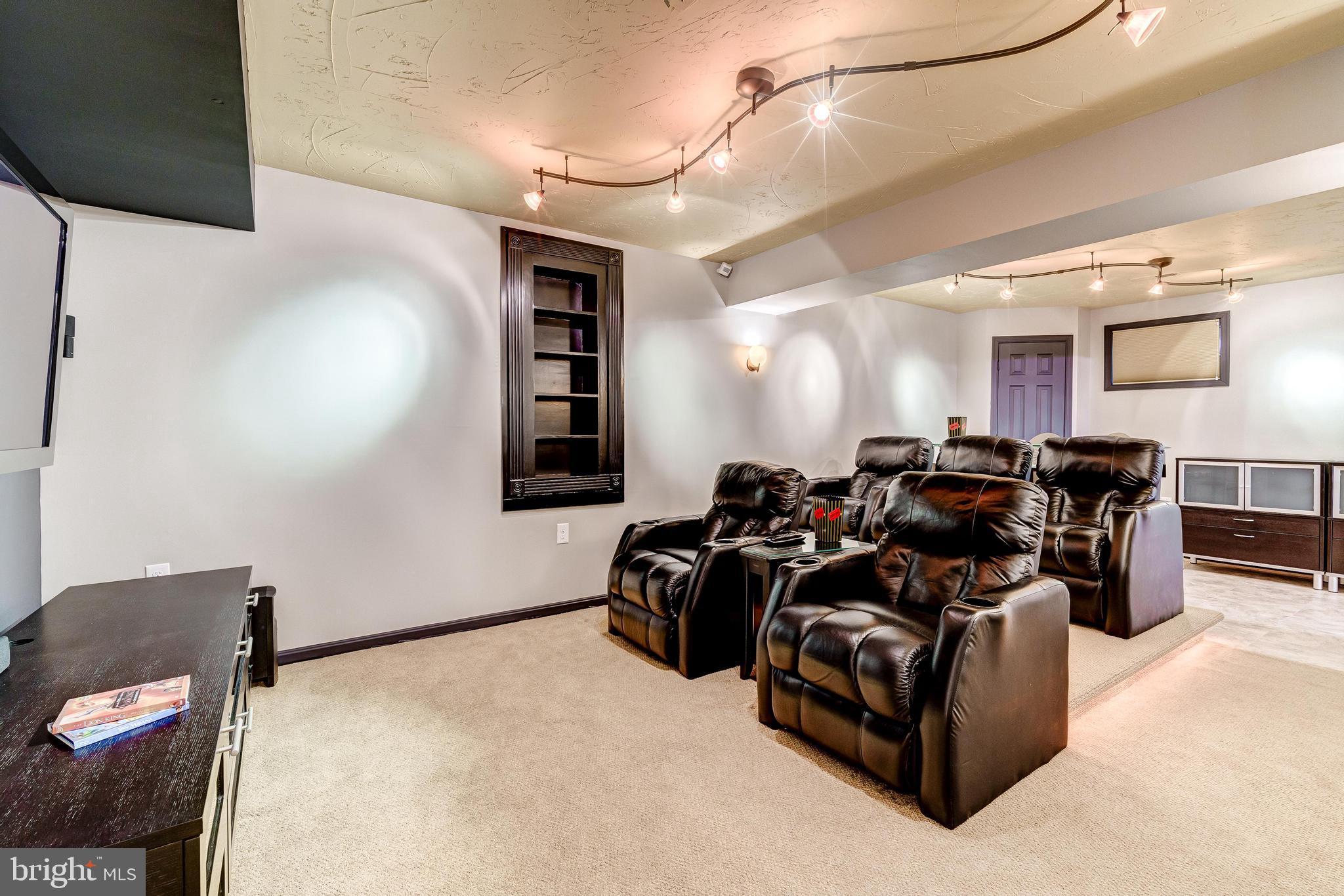 HOLLY KNOLL - Residential