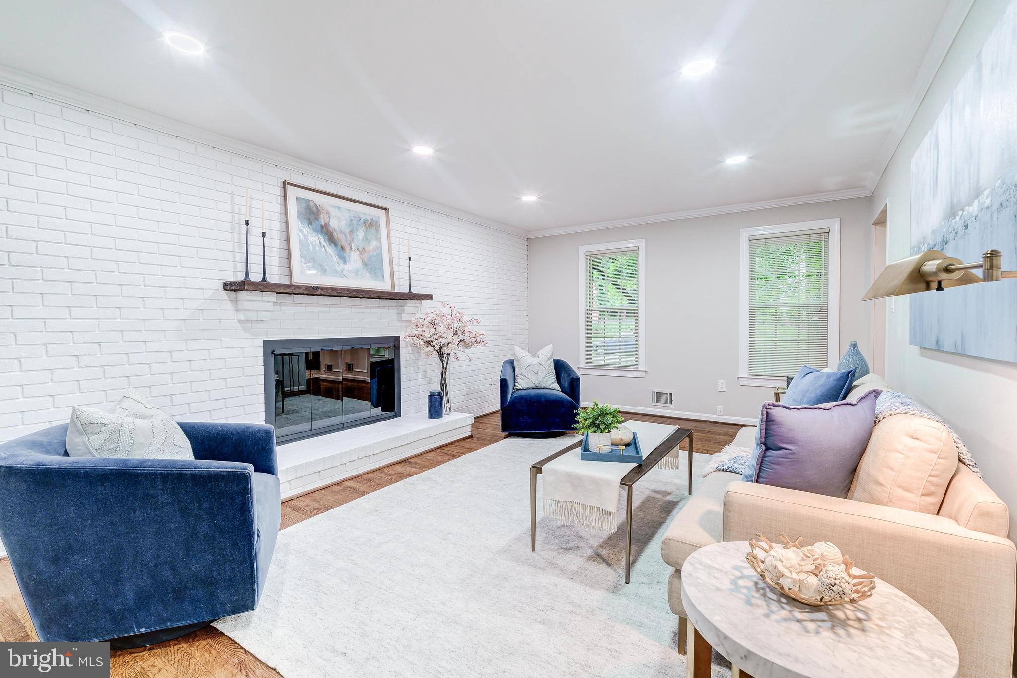 HOLLY KNOLL - Residential